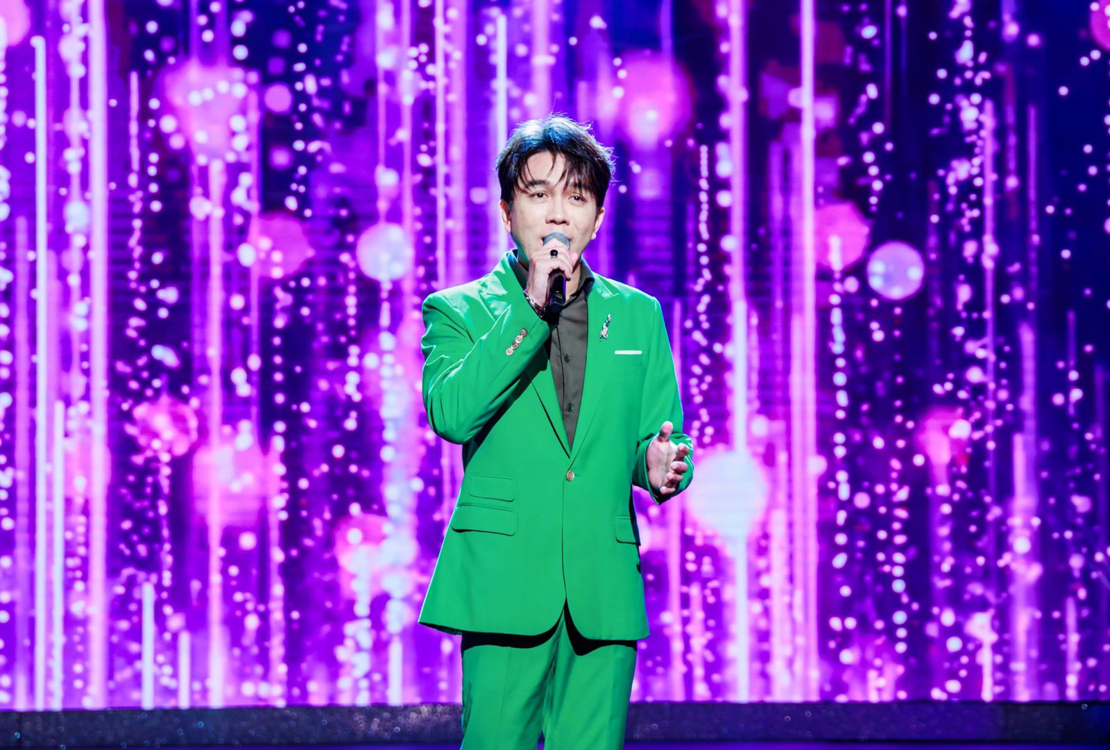 許志豪全身綠化身「青蛙王子」!跳舞竟慢半拍 遭康康抓包