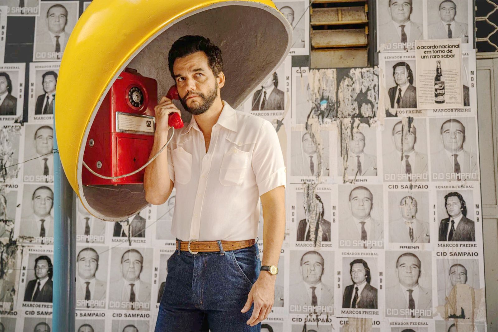 《秘密特工》男主角華格納莫拉抱回最佳男演員。海鵬影業提供