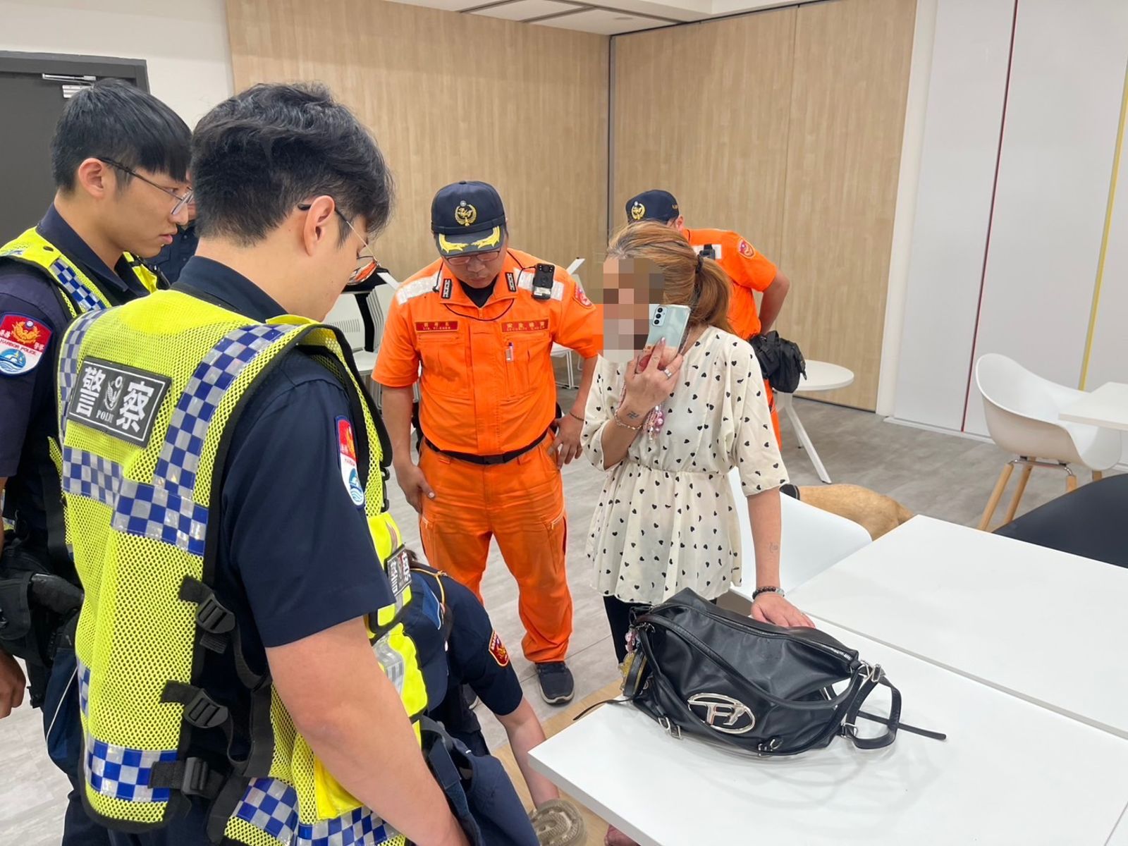 差一步就出境！竊盜女通緝犯混入新臺馬輪乘客名單　基隆港登船前破功落網