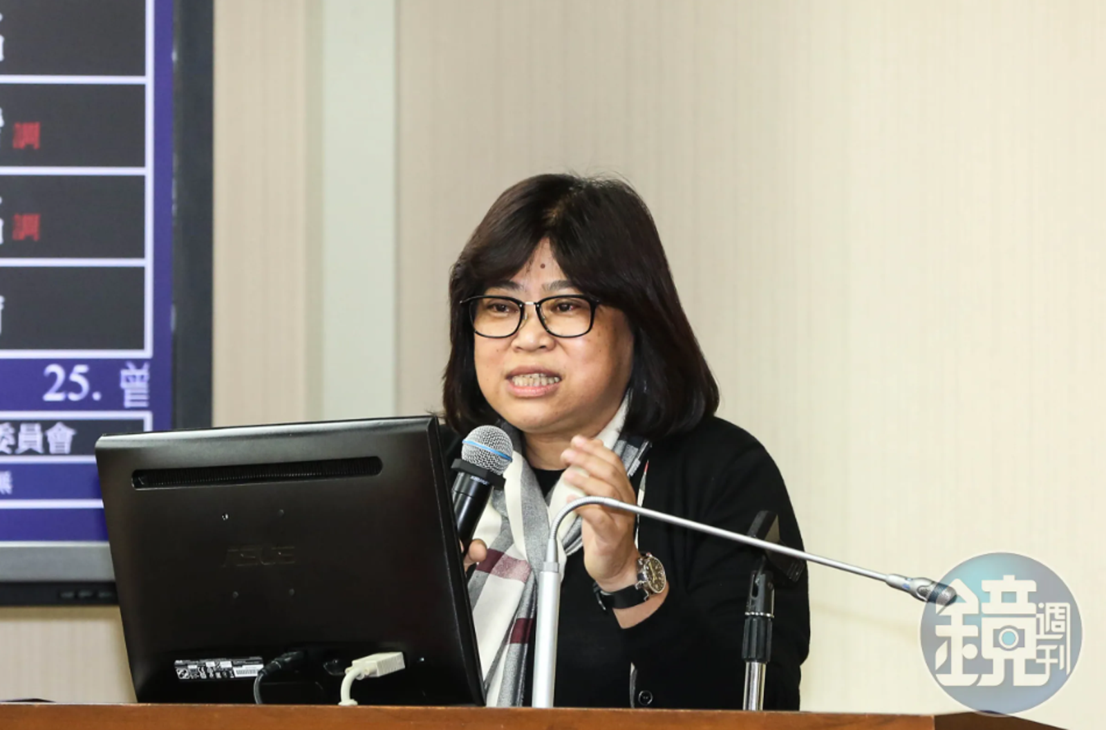 秋後算帳？嘉市王美惠罷免案爆幽靈連署　檢調直搗藍營市黨部帶走13人