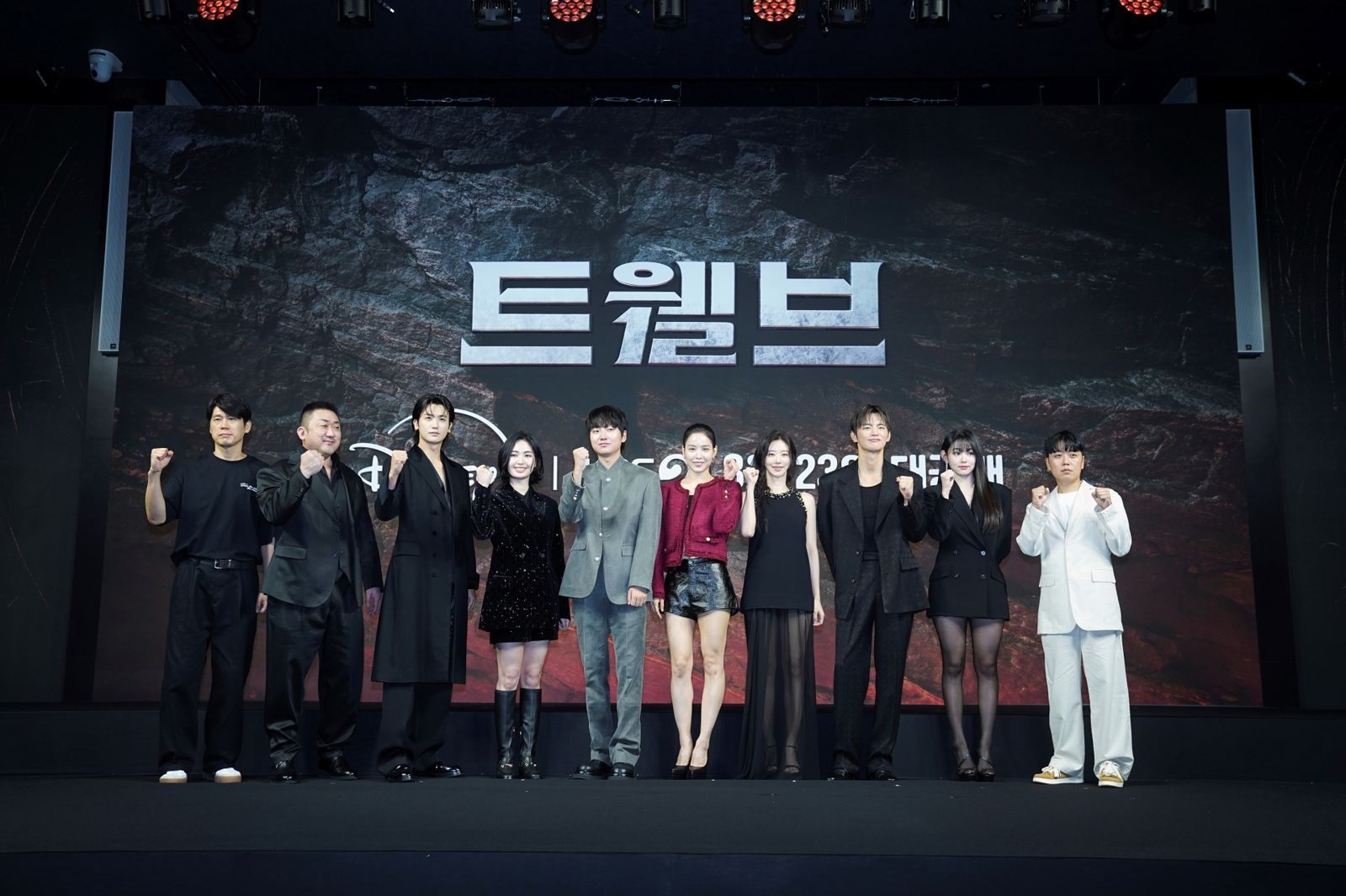 《TWELVE》發表會,主角群主演馬東石、朴炯植、徐仁國、成東鎰、李主儐、高圭必、康美那、成愉頻、安芝惠、雷嘉汭全員出席。凱渥提供
