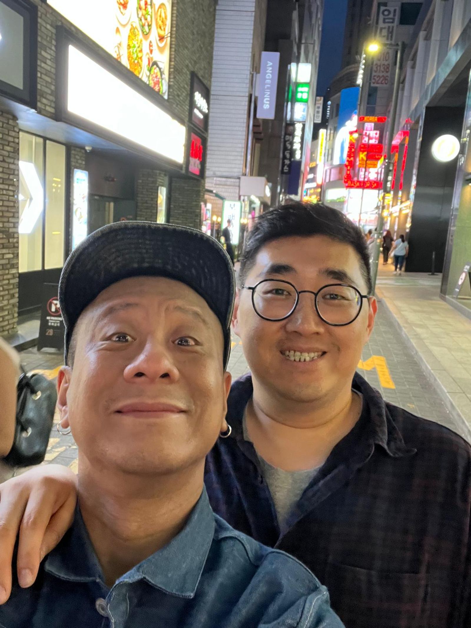 朱栢康、導演陳茂賢趁著參加韓國「富川國際奇幻電影節」空檔忙裡偷閒。Master Our Mind Production 提供