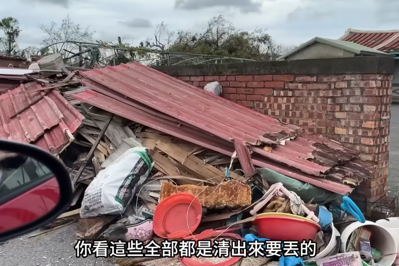 陳乖乖回到家鄉拍攝災後畫面。圖／翻攝自YT@乖乖醒著的時候Guai_wakeup