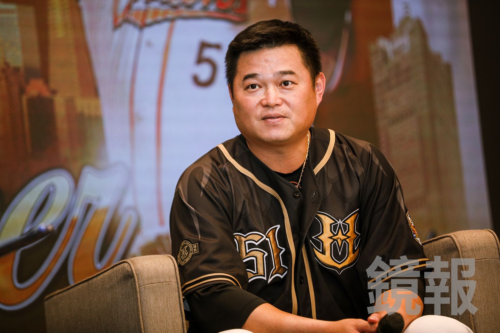 中職／從道奇藍到統一橘　胡金龍引退球衣與紀念公仔細節公開