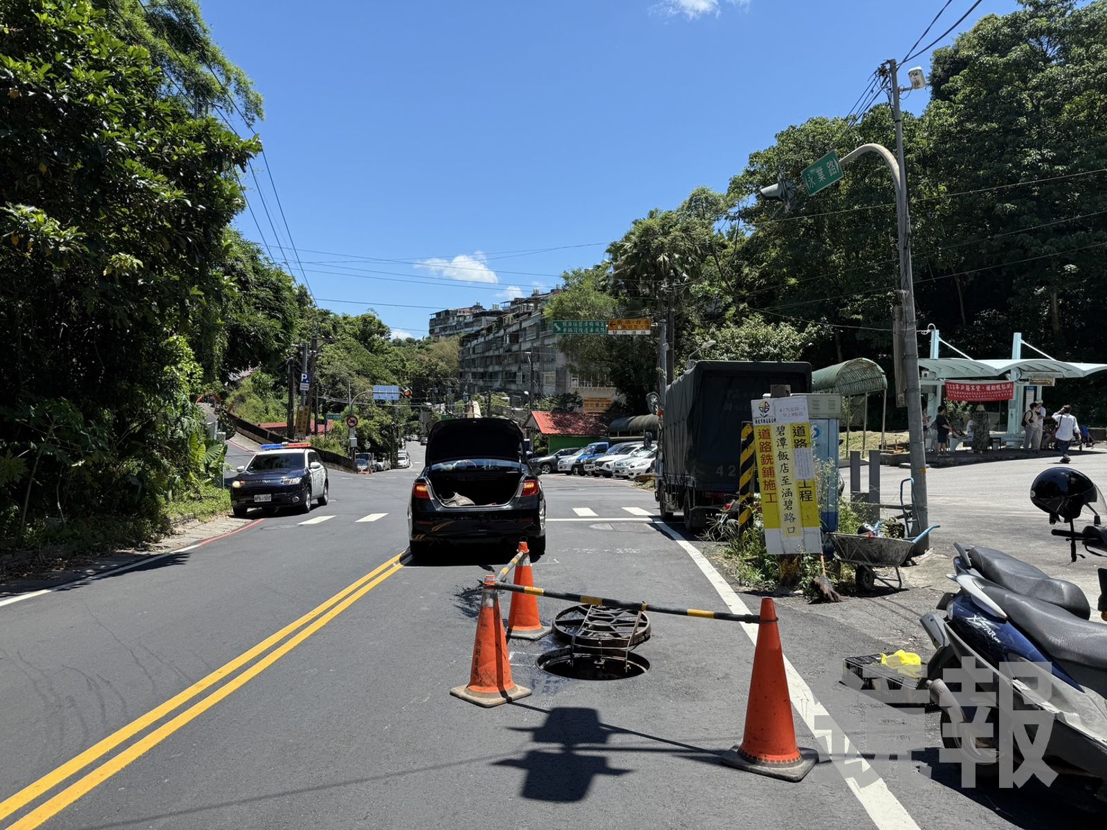 影／驚悚！工人半身入下水道孔洞施工　上半身遭車輛直接輾過