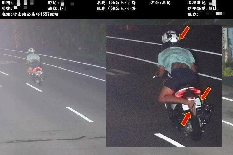 超速躲罰單出怪招！機車騎士「伸腳擋車牌」以為過關…警方這一招揪出重罰