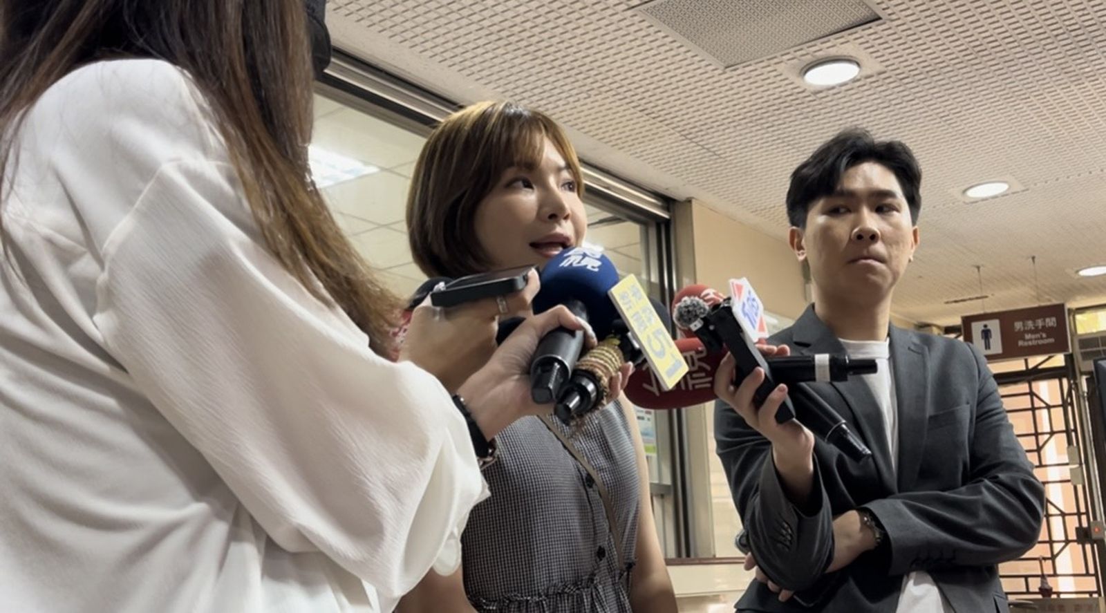 再度開槓!陳沂「抓錯字」挨告 諷李怡貞:代替小學老師管教妳