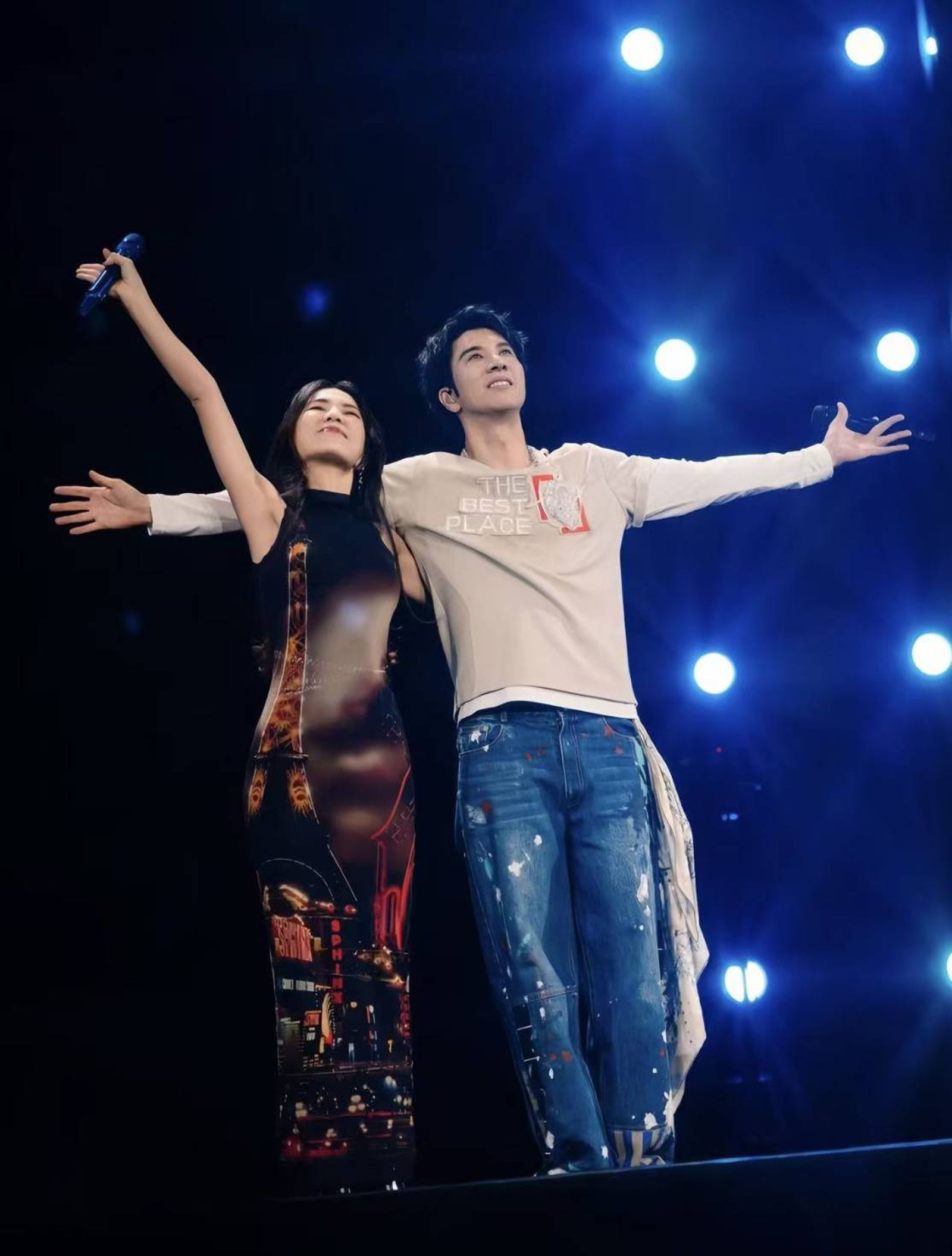 王力宏與Ella合唱〈Super Star〉的MV，一度因版權問題下架，現已解決。西東音樂提供