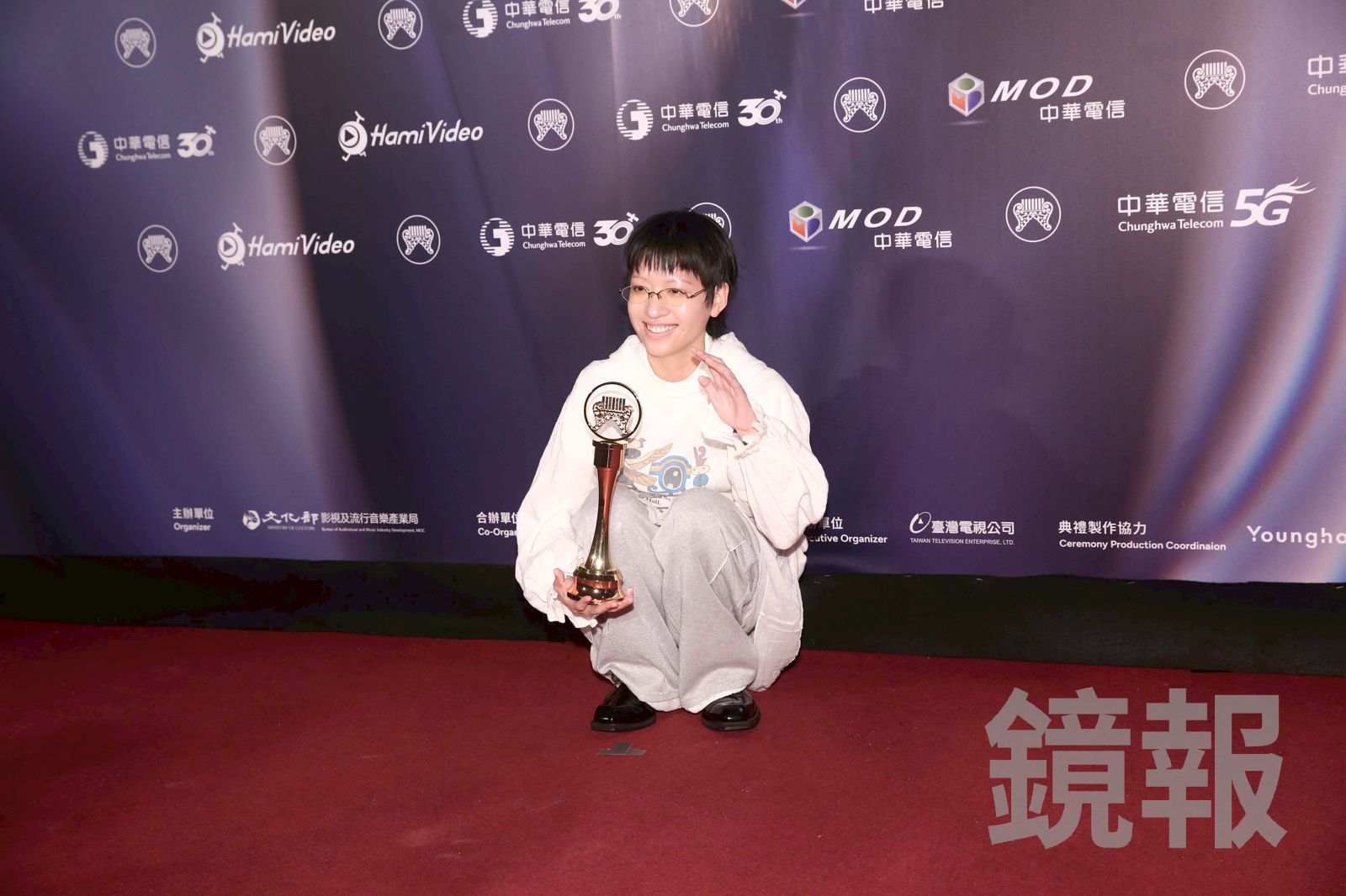 陳嫺靜7年前就在獨立音樂圈嶄露頭角，7年後推出首張專輯就入圍最佳新人、最佳女歌手與最佳專輯三大獎，並再頒獎典禮一開始就奪下最佳新人。攝影組