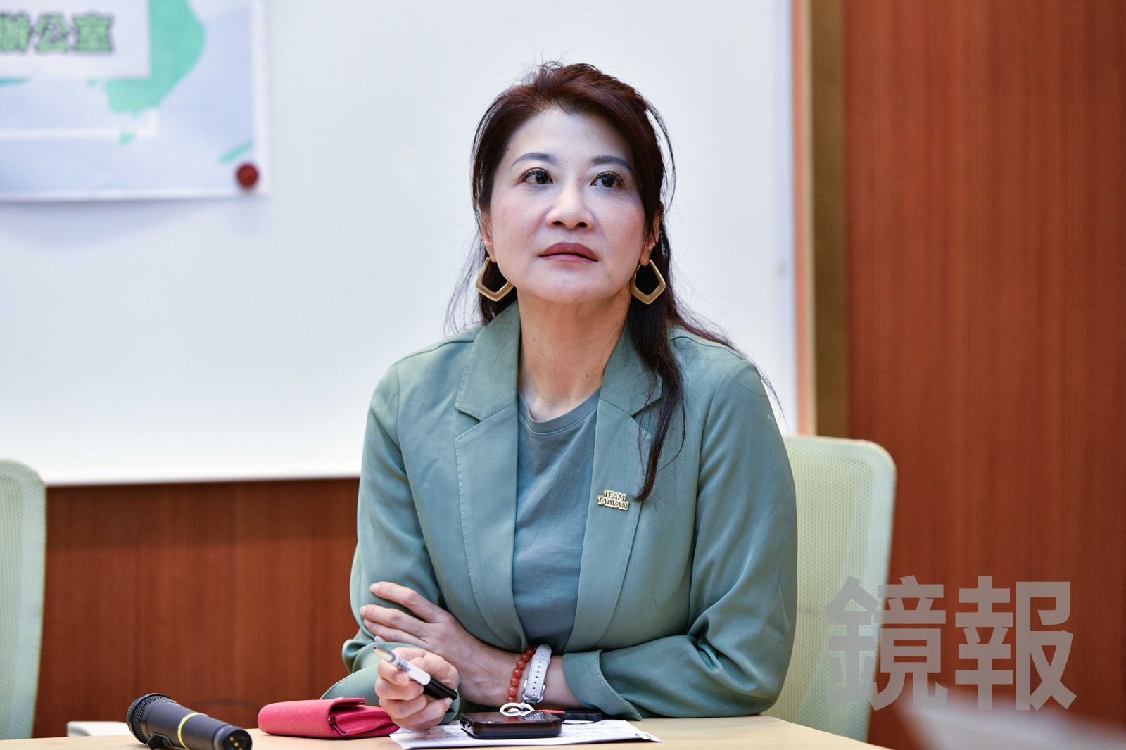 鄭麗文訪美攜中配勤彭蓁 綠轟:披著交流外衣的「習辦外宣團」