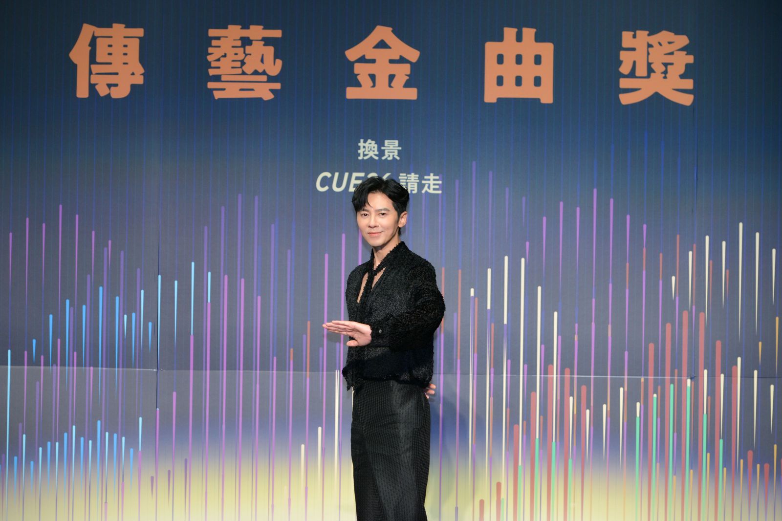 宣傳大使李國毅感慨地說「每一個眼神、每一個身段，都是一輩子的功夫。」三立提供