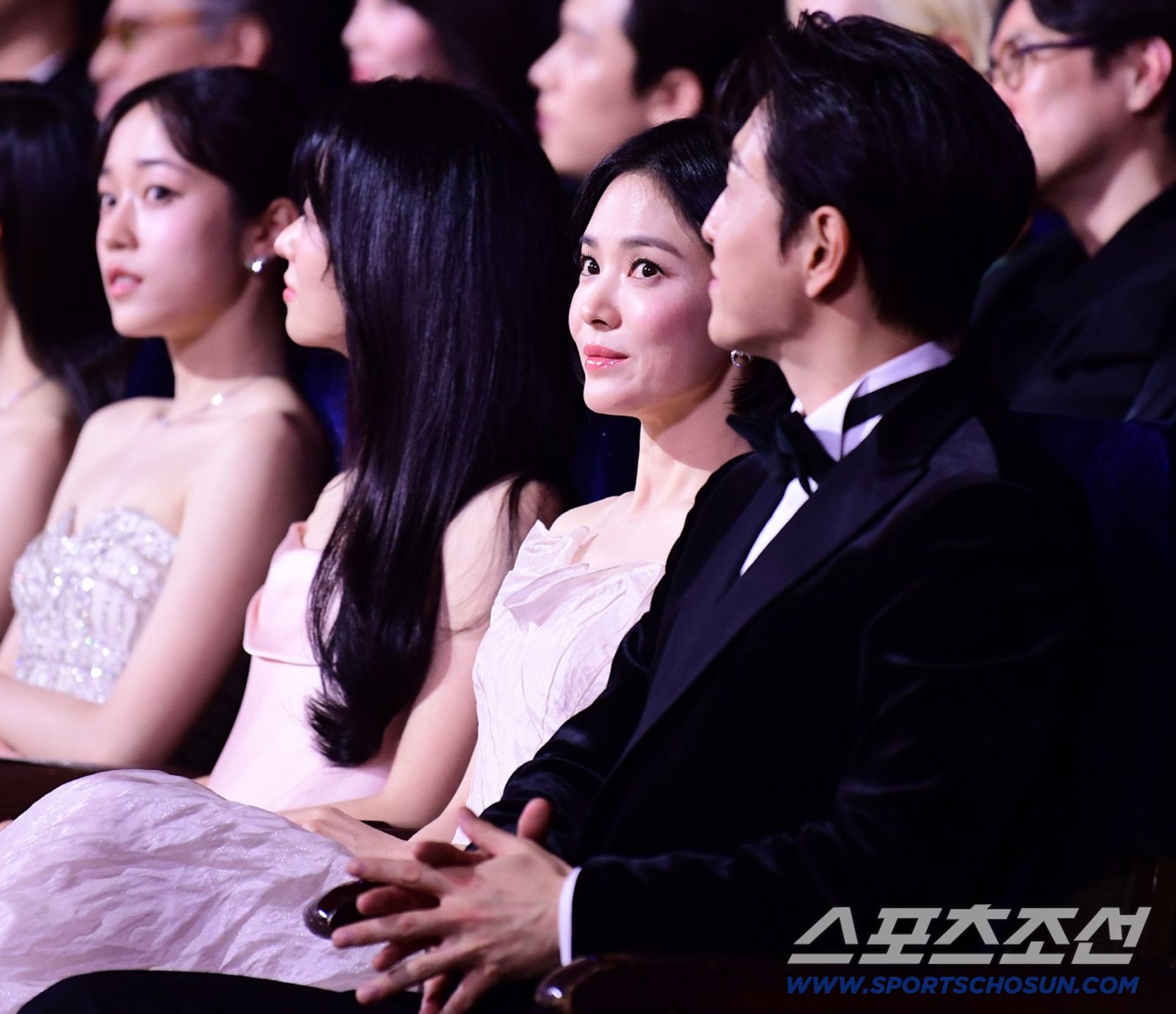 宋慧喬今晚以《黑祭司2：闇黑修女》角逐影后。翻攝體育朝鮮