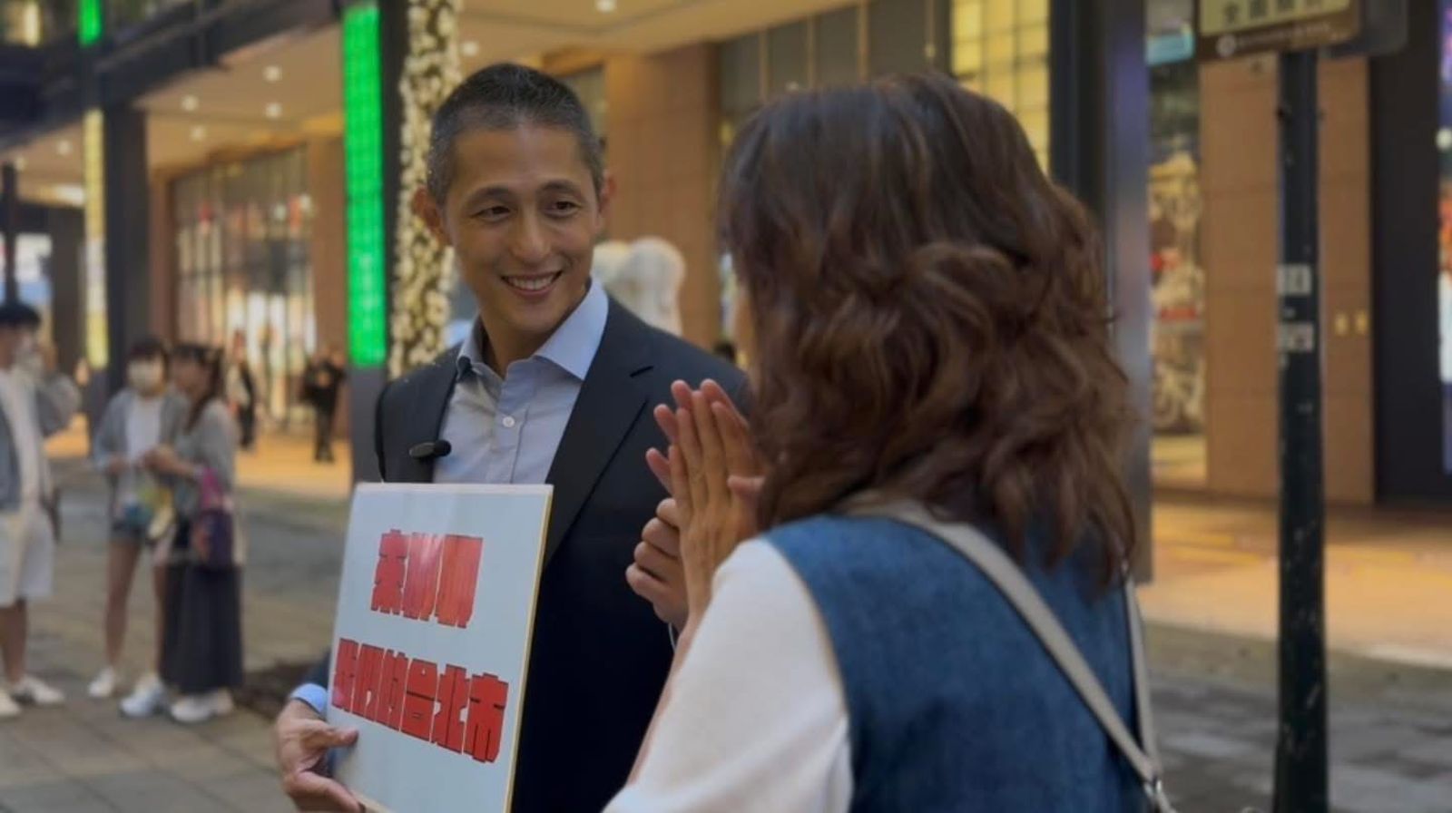 積極備戰台北市長選舉!吳怡農現身信義區街訪:看到我歡迎來打招呼