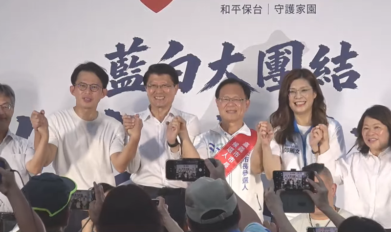 竹北破局後首同台！鄭麗文合體黃國昌赴嘉義造勢　兩人台上零互動