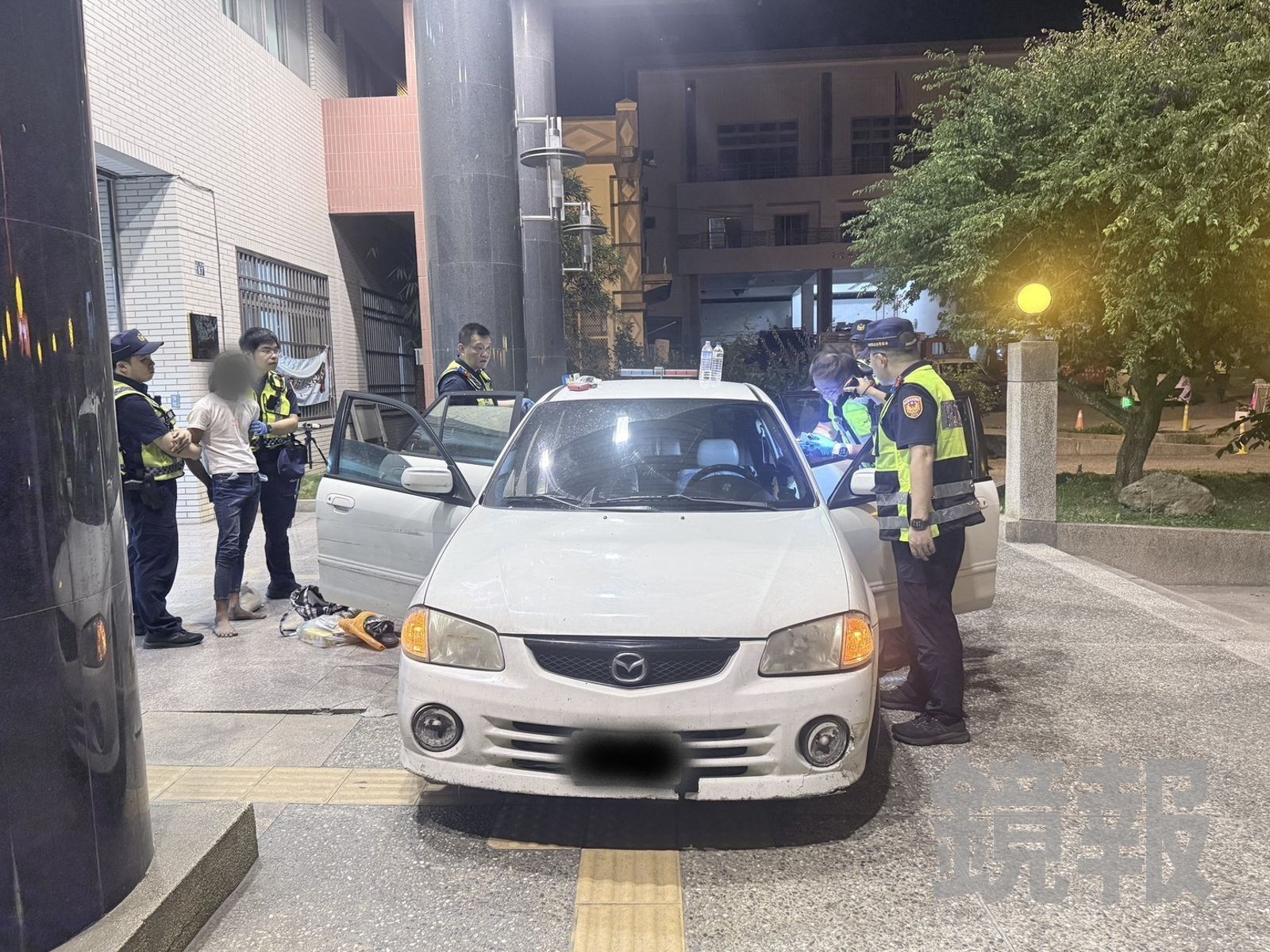 警方在車內查獲安非他命、電子磅秤與吸食器等證物。民眾提供