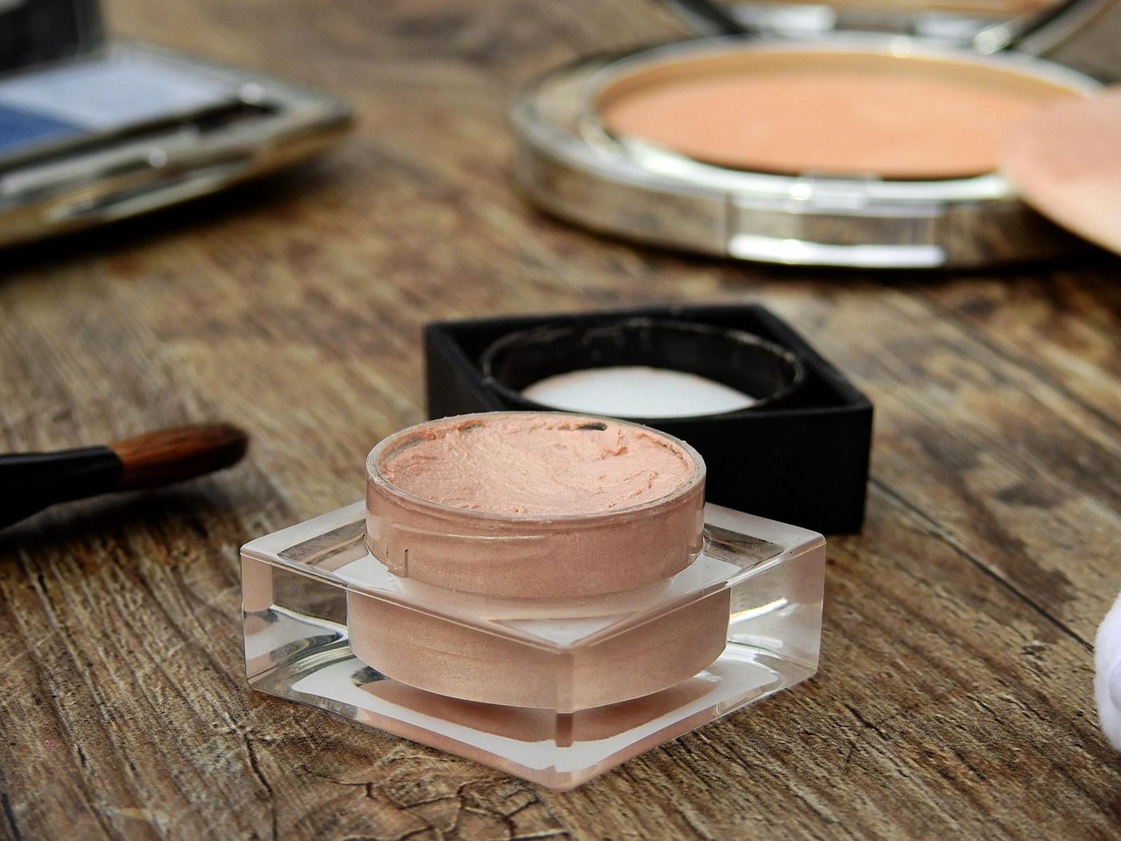 防曬乳、含有防曬功能的粉底或沐浴乳可能會出現塑化劑成分。示意圖/翻攝自免費圖庫pixabay