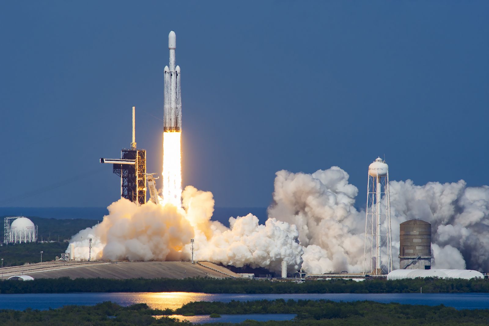 馬斯克太空AI帝國將掛牌!SpaceX計劃IPO籌資750億美元 台灣投資人也能買到