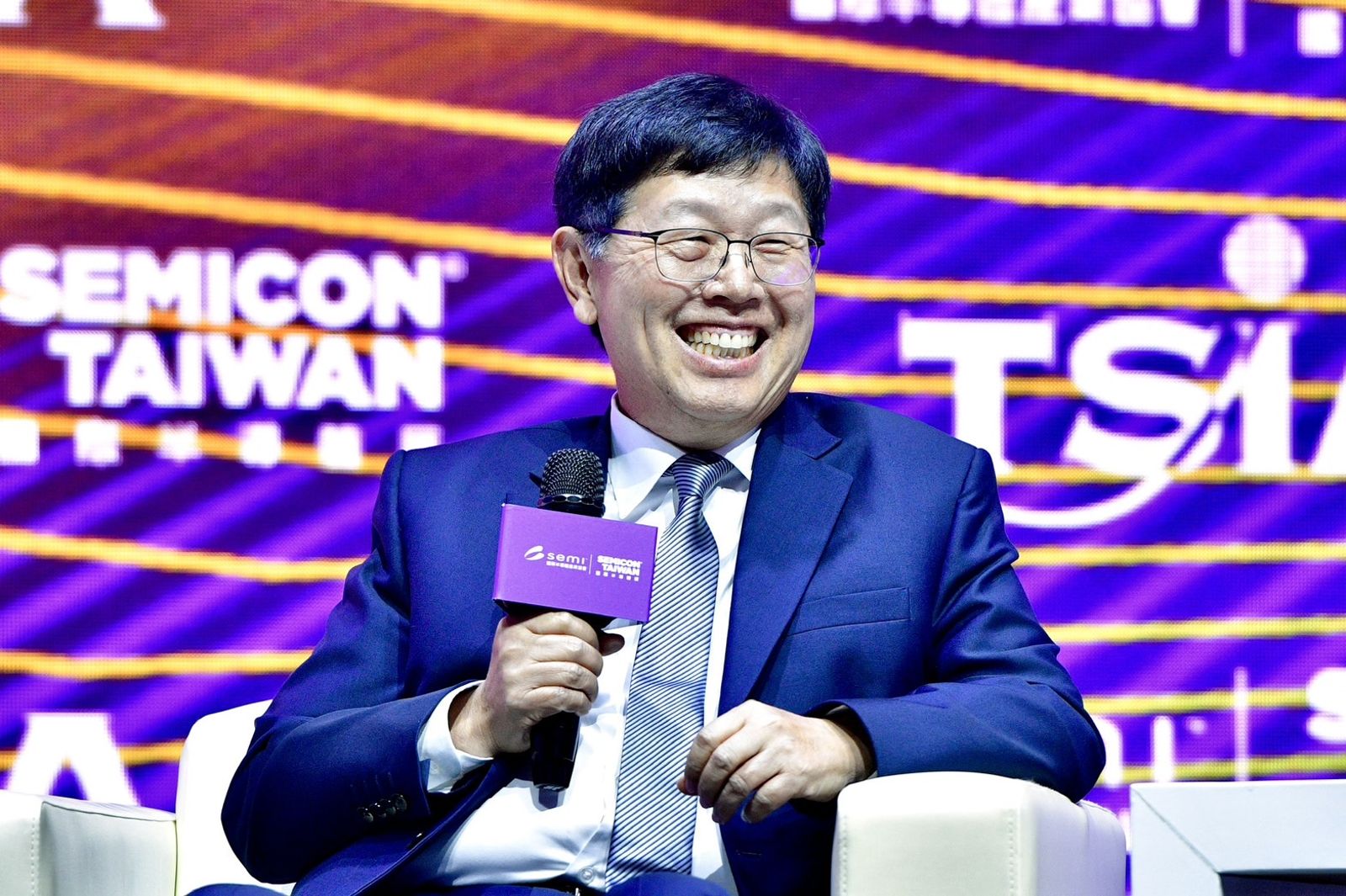 「半導體局外人」劉揚偉首登SEMICON大師論壇:AI商機又大又快 籲破除掏空台灣迷思、與全球共榮邁向Made with Taiwan