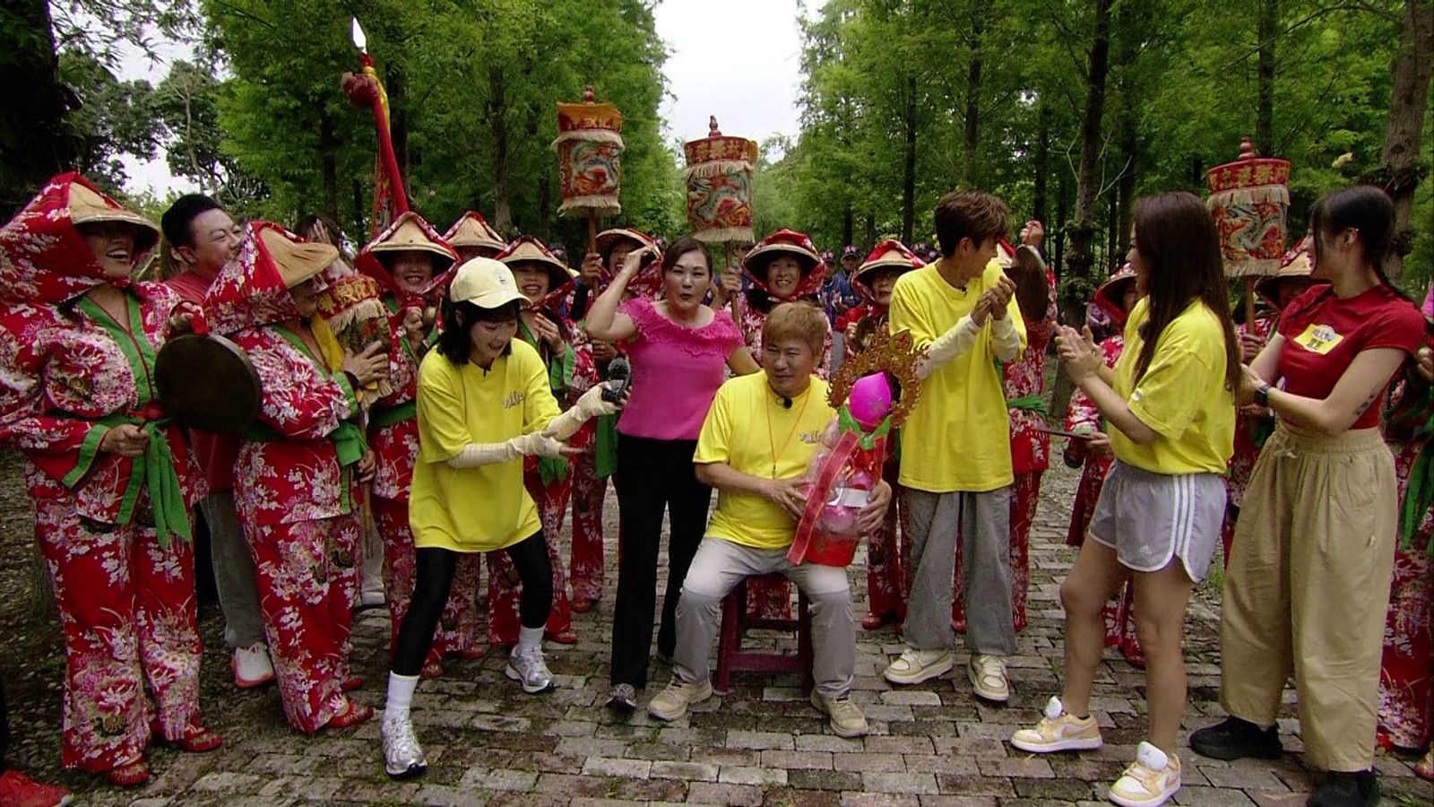 阿翔強調這位「4」號女神是為胡瓜特地請來的。民視提供