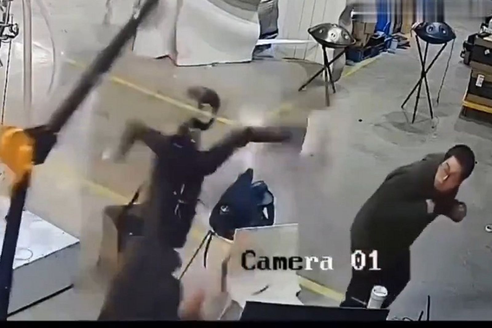 中國機器人又造反啦！發瘋打爆工程師　震撼影片曝光