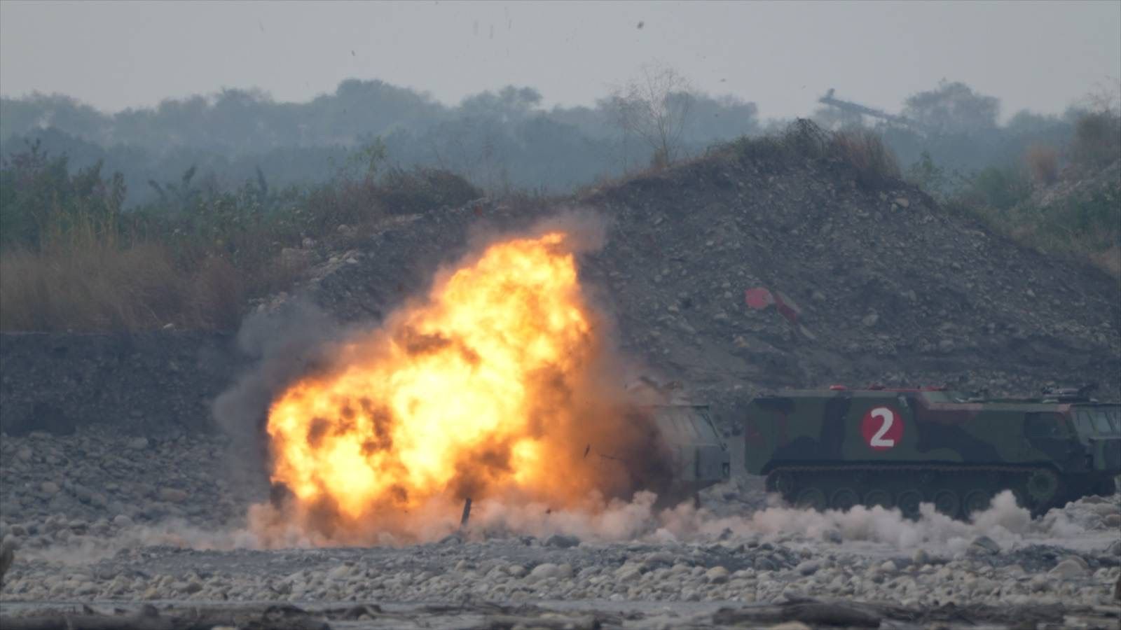 Altius-600M攻擊型無人機首度實彈射擊　顧立雄親臨陣地慰勉官兵
