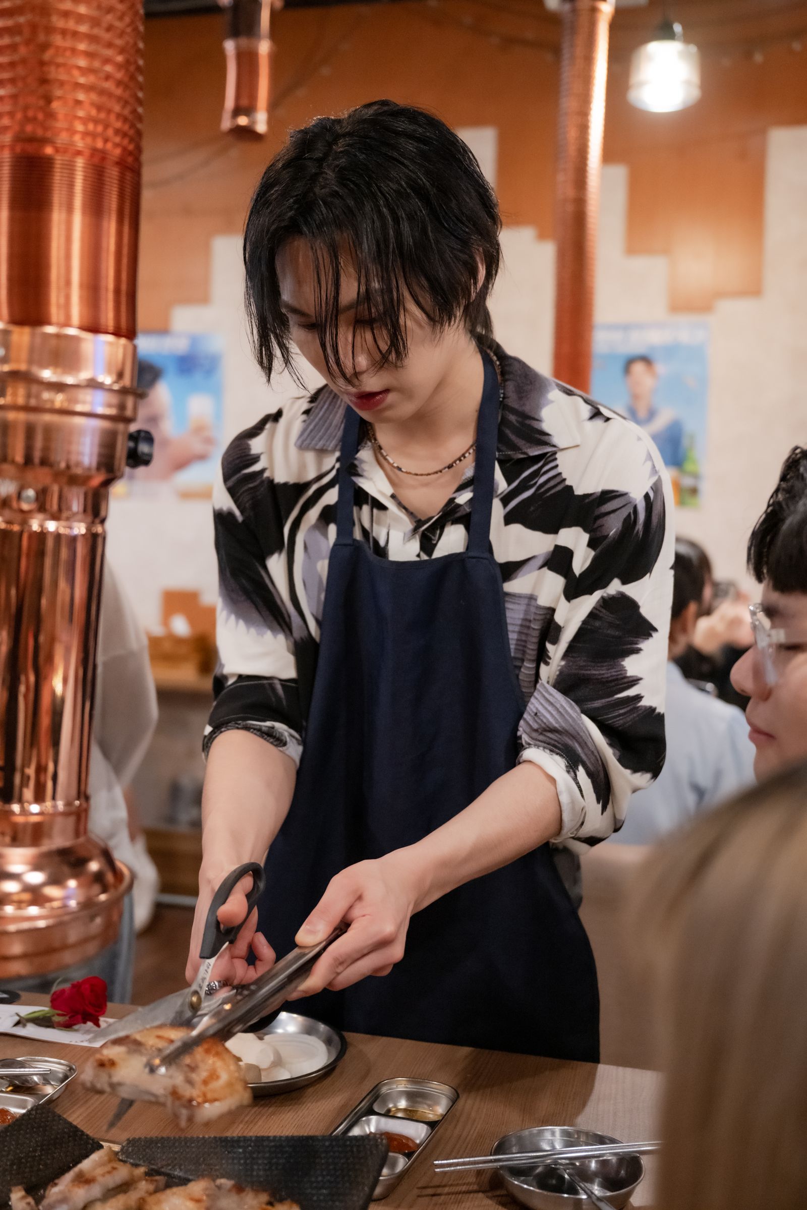 ROCKY在訪問時已分享自己很會烤肉,為烤肉實力打80分。歐妮娛樂、WONIJIN CO提供