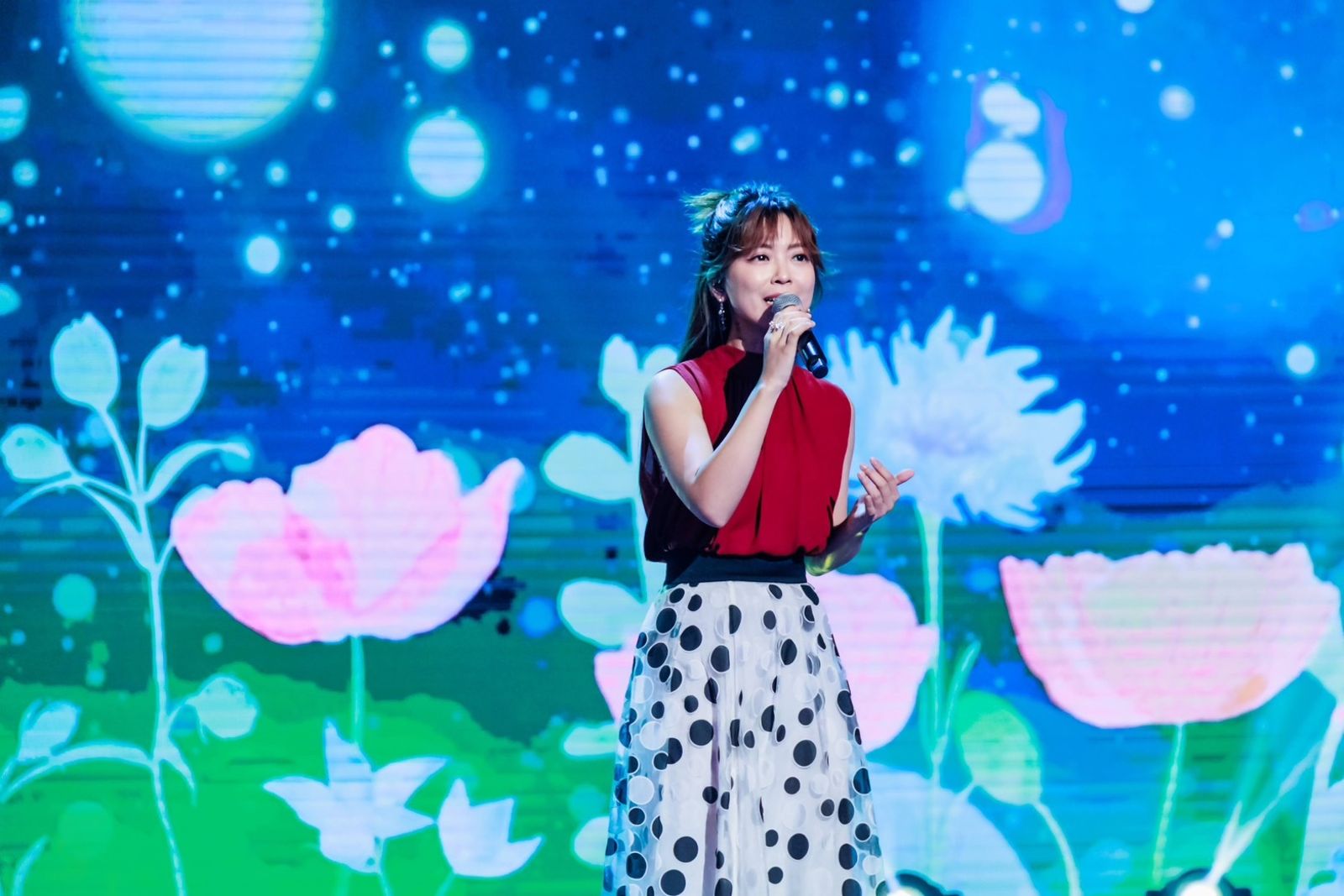 翁鈺鈞是老歌控。中天提供