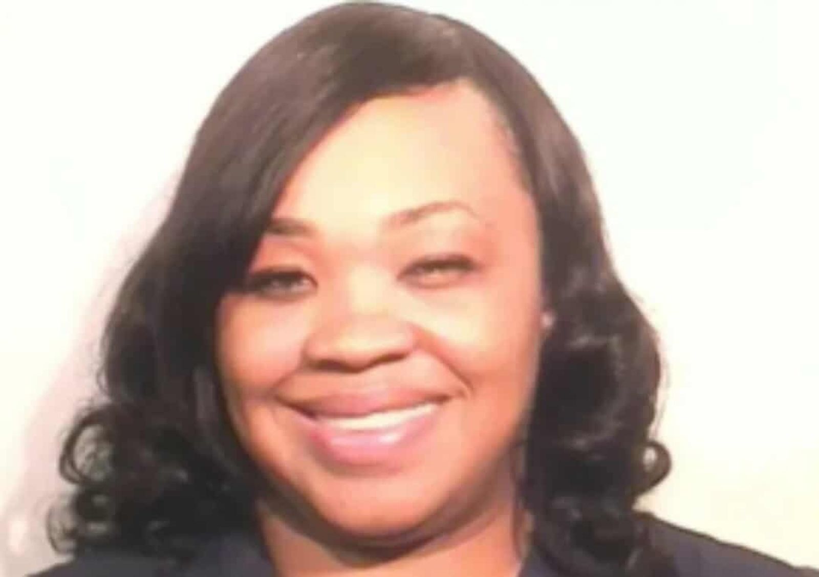 45歲女子夜闖男友家…下秒掏利器「狂割睪丸」!通緝令詭異笑容照瘋傳