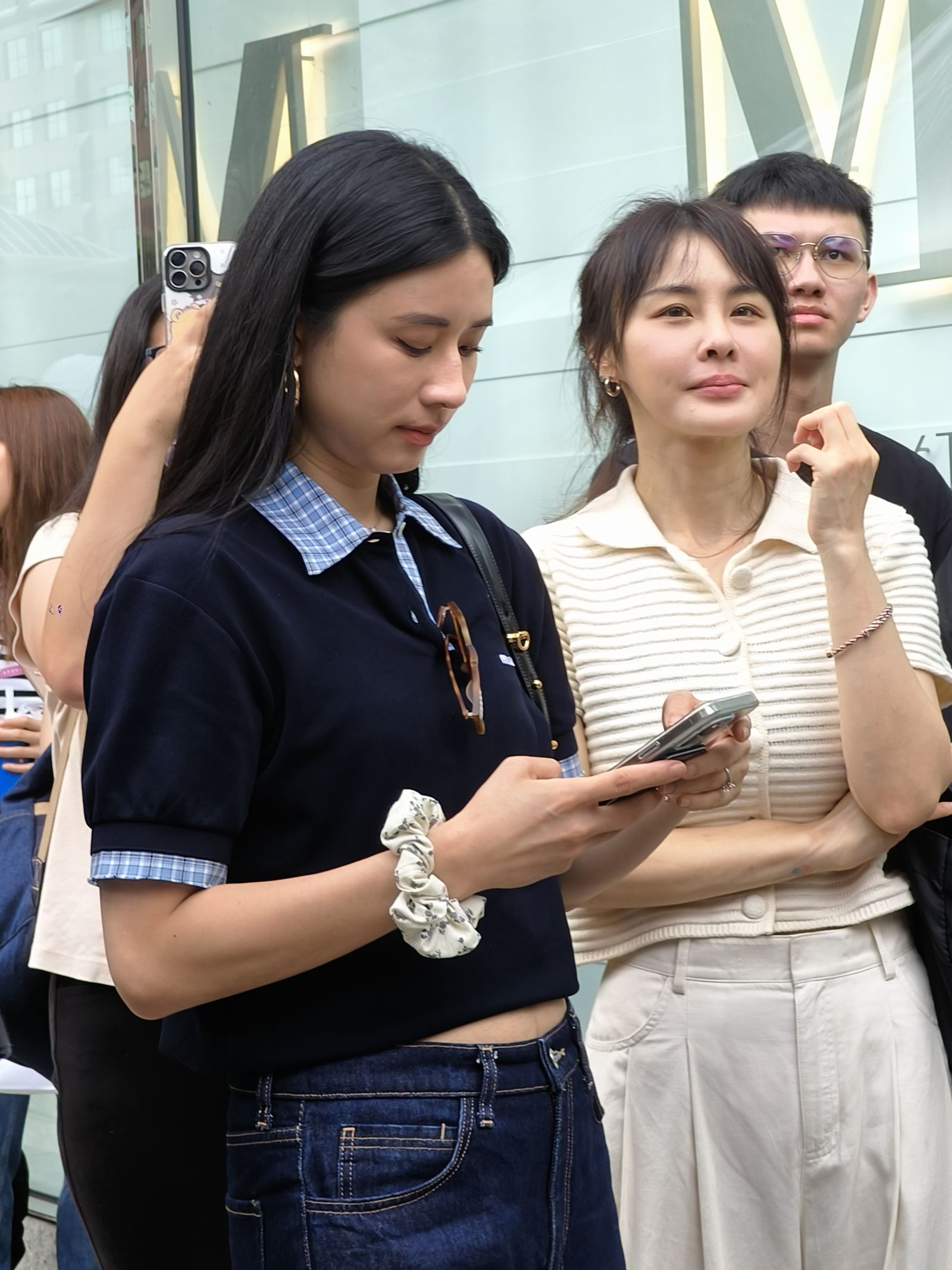 趙岱新7日現身台北信義區支持老公周興哲的簽唱會。讀者提供