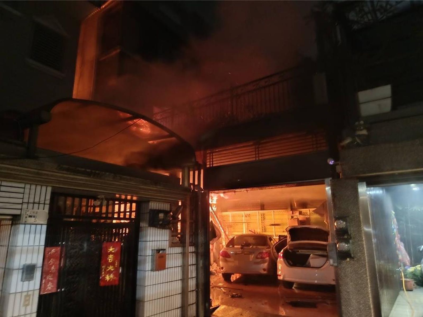 嘉義大雅路民宅火警　工程師一家三口受困陽台送醫不治