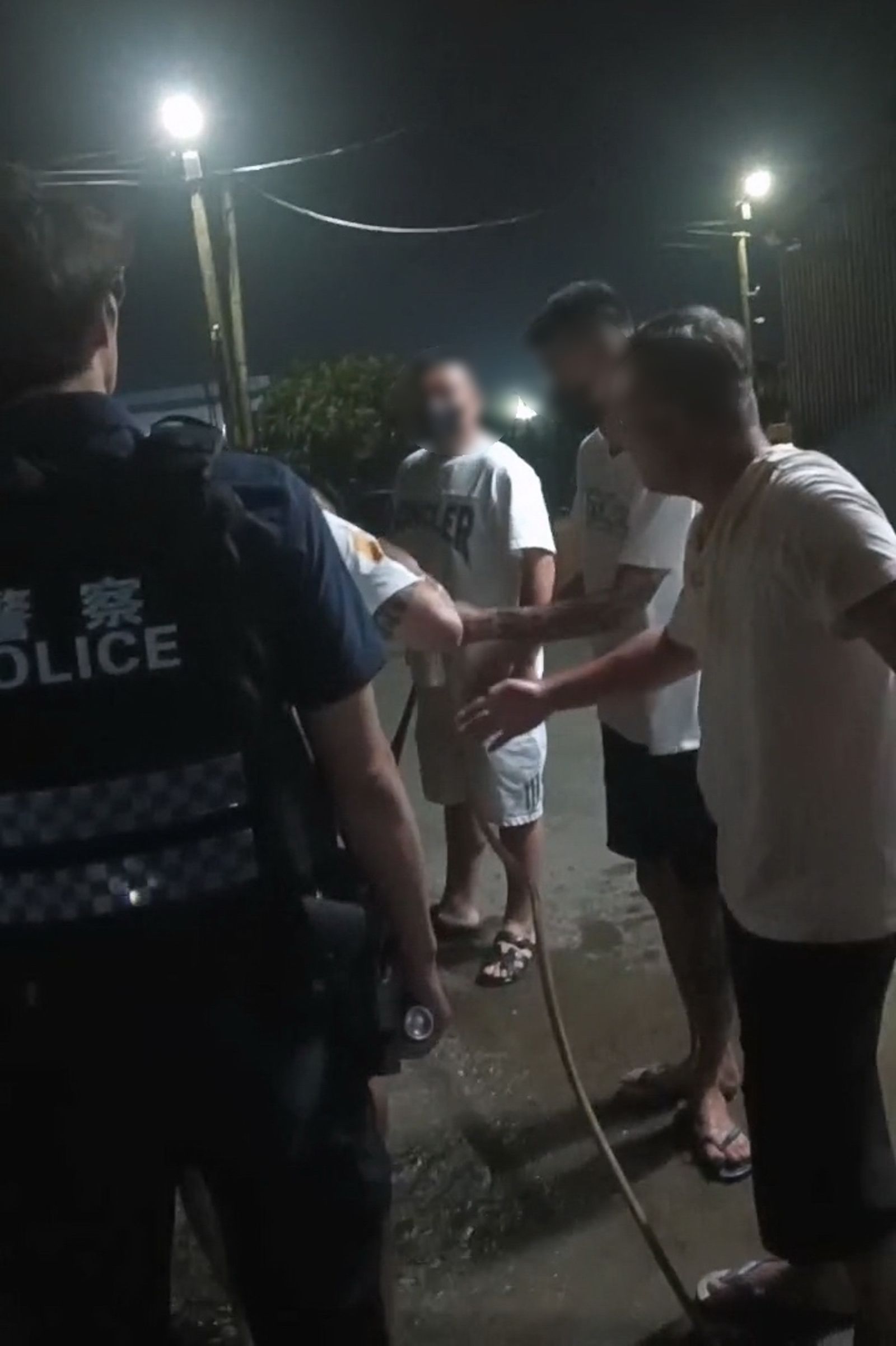 警員到場戒備，制止衝突繼續升溫。民眾提供