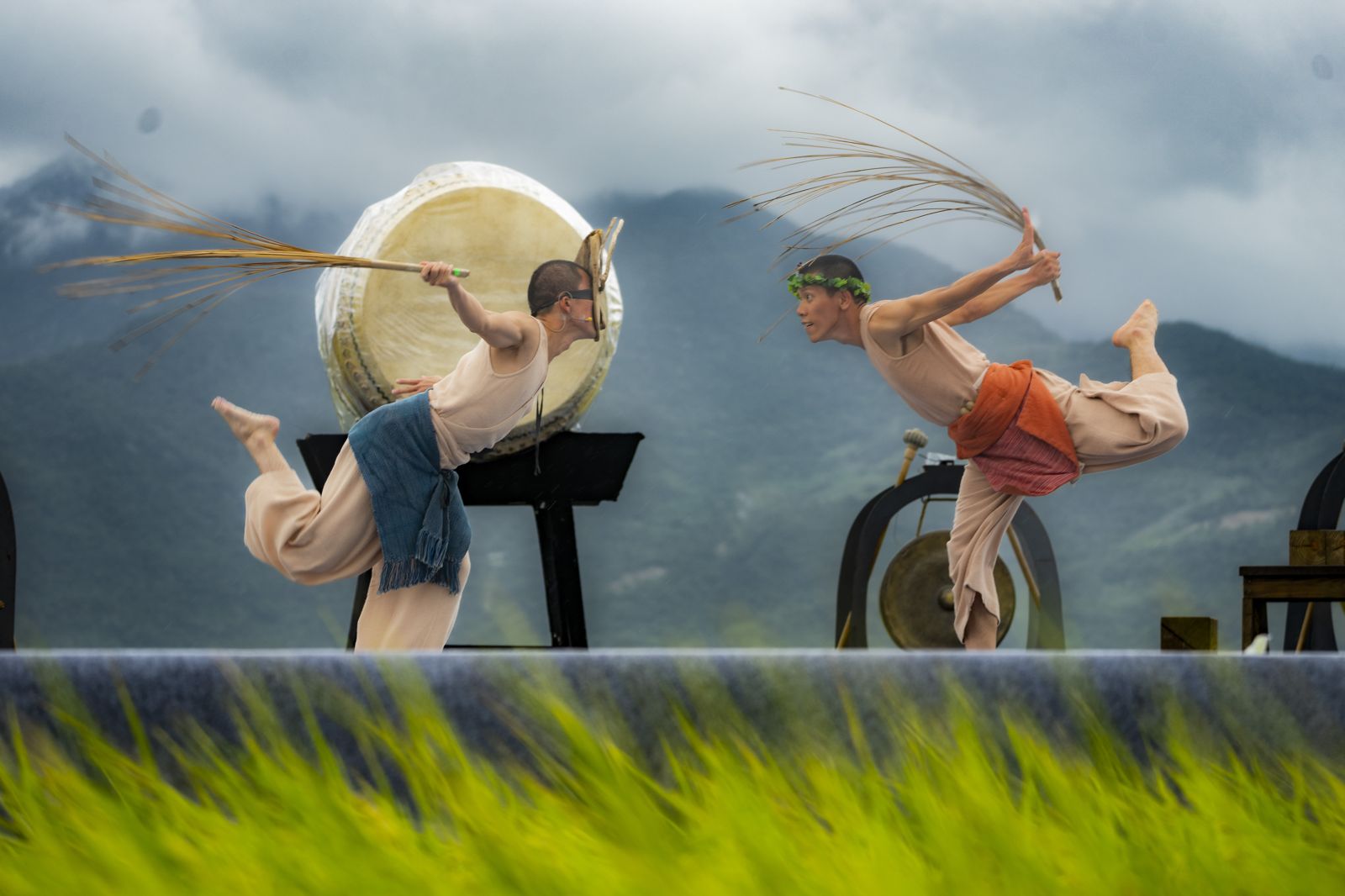 池上秋收今年由桑布伊與優人神鼓攜手演出全新作品《我回來了》。台灣好基金會提供，攝影劉振祥