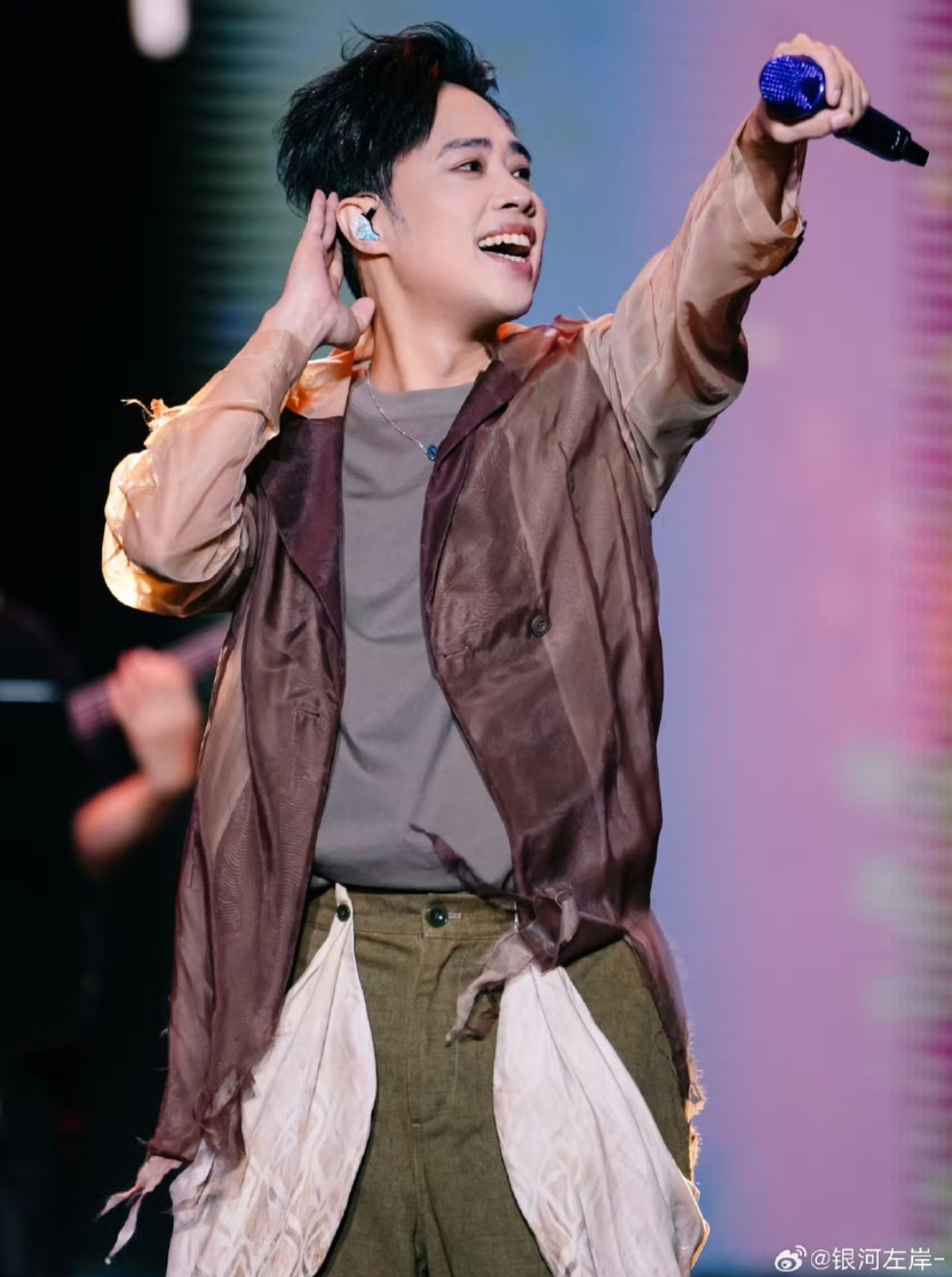 呂建忠1年前後外貌相差甚大。翻攝銀河左岸微博