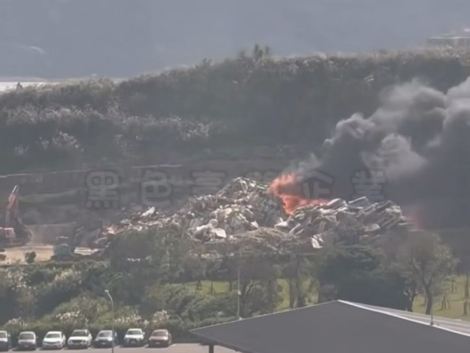 黑煙衝天畫面曝！桃園八德掩埋場陷火海　空品拉警報「14里急關窗」