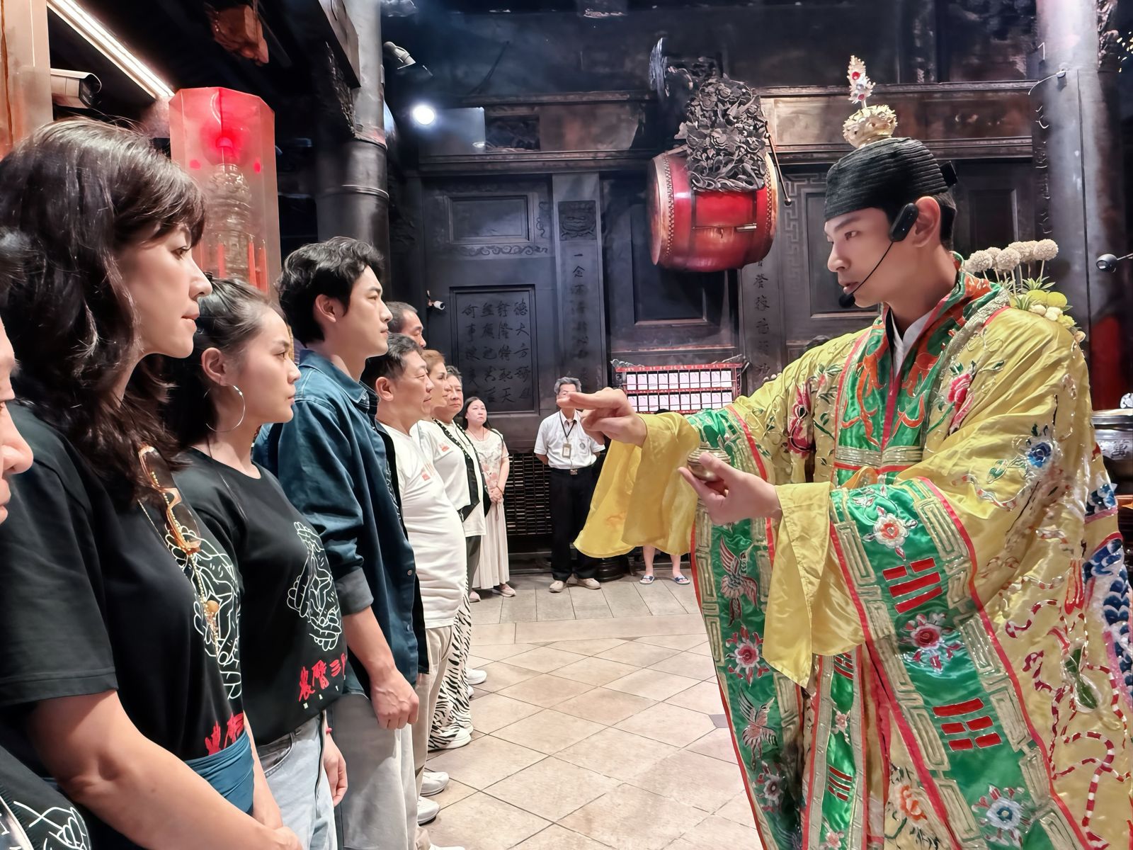 楊子儀隱藏身分曝光!「三穗道長」朝天宮前當眾「執法」 梁佑南謝媽祖護佑過難關