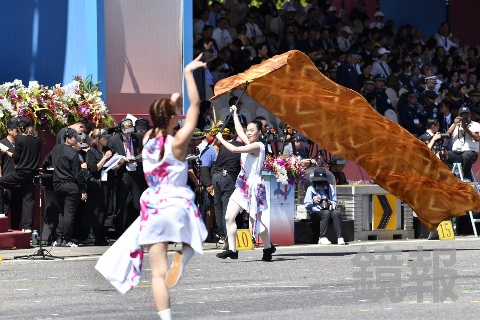 客家委員會以「台灣細妹 放勢行」為主題演出。(圖/李智為攝)