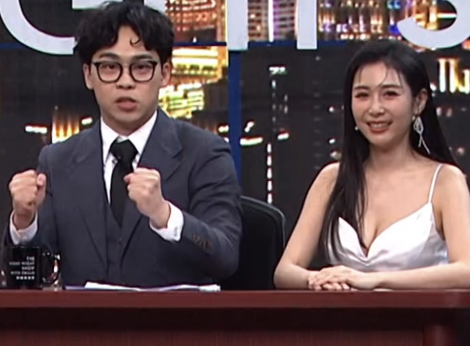 賀瓏與、Albee 爆熱戀　日本大阪「捧臉、牽手」超甜蜜