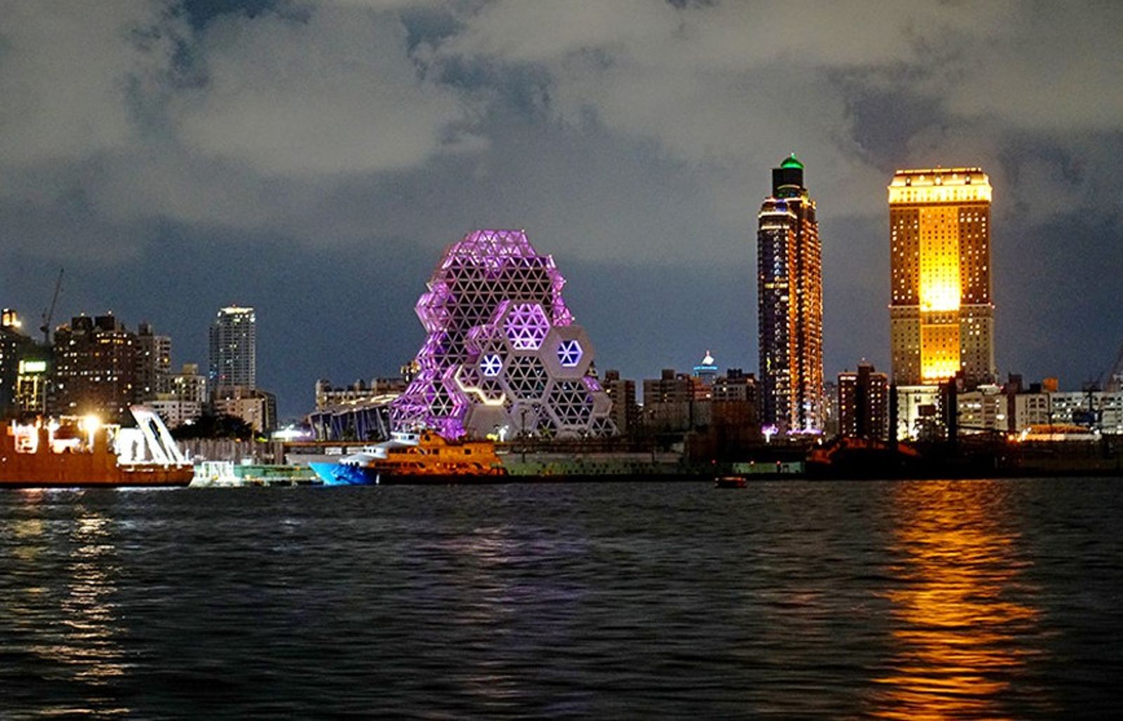 中石化擁有大量的土地資產,它更是高雄亞灣區的大地主。圖/高雄市政府