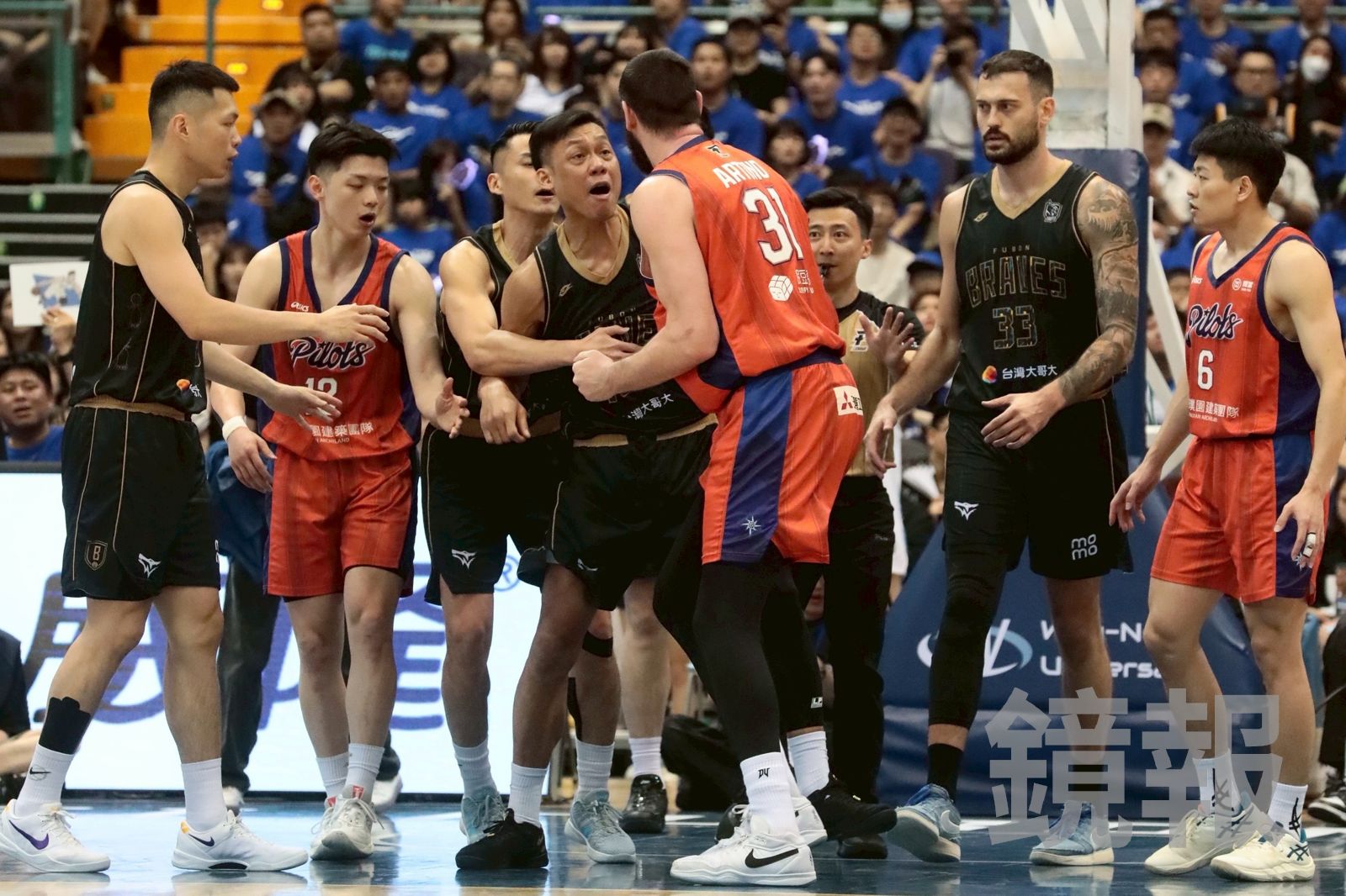 快訊/林志傑引退賽爆大場面!野獸遭阿提諾「胯下之辱」 勇士主帥也吞T