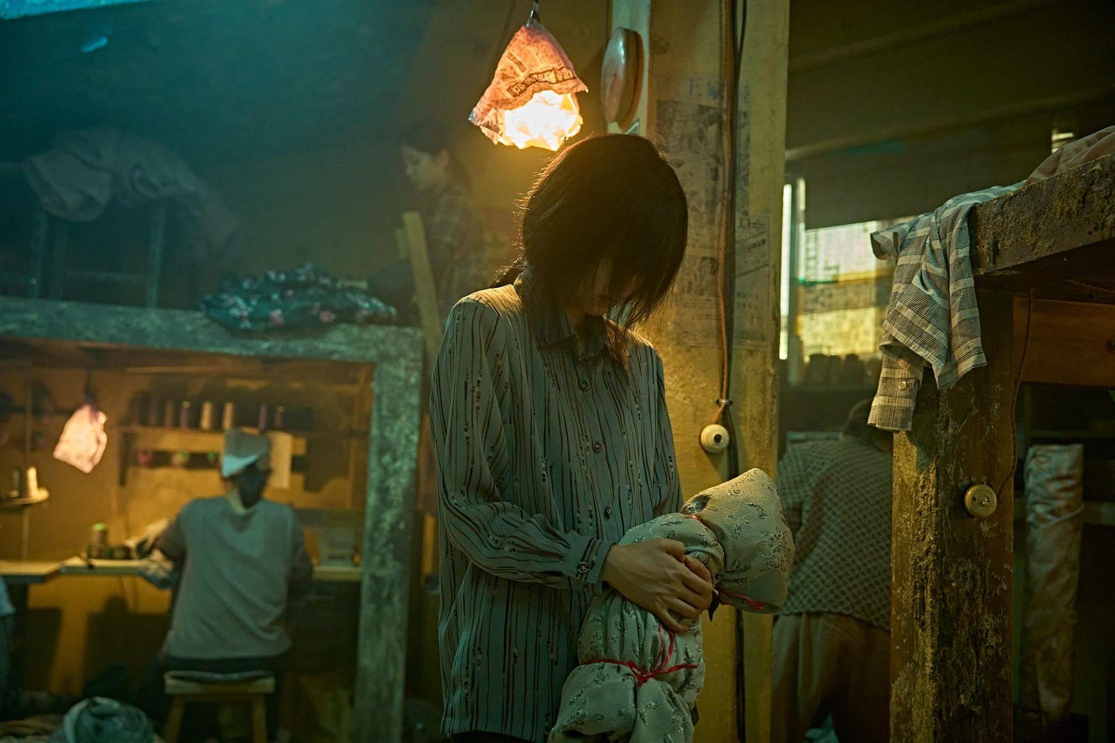 申鉉彬《醜得要命》驚變無臉女　遮遮掩掩考驗演技