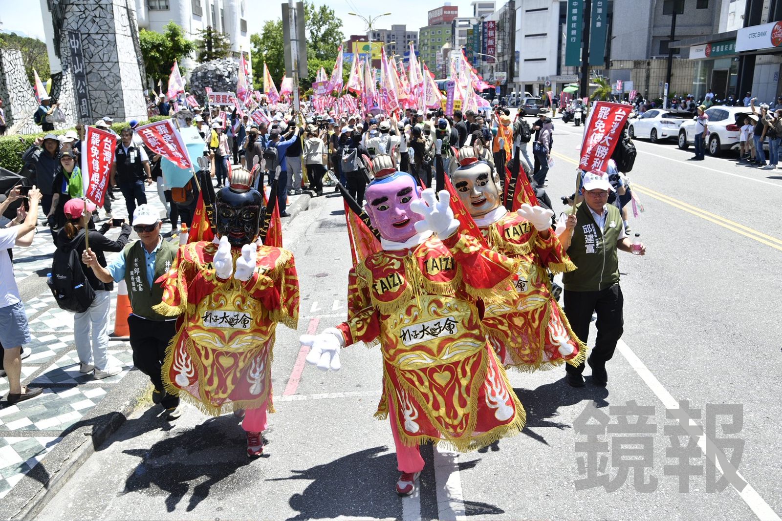 由各地罷團串連發起的「護國大遶境」7月4日起於花蓮出發，為期16天，將順時針環島一週。（圖／李智為攝）