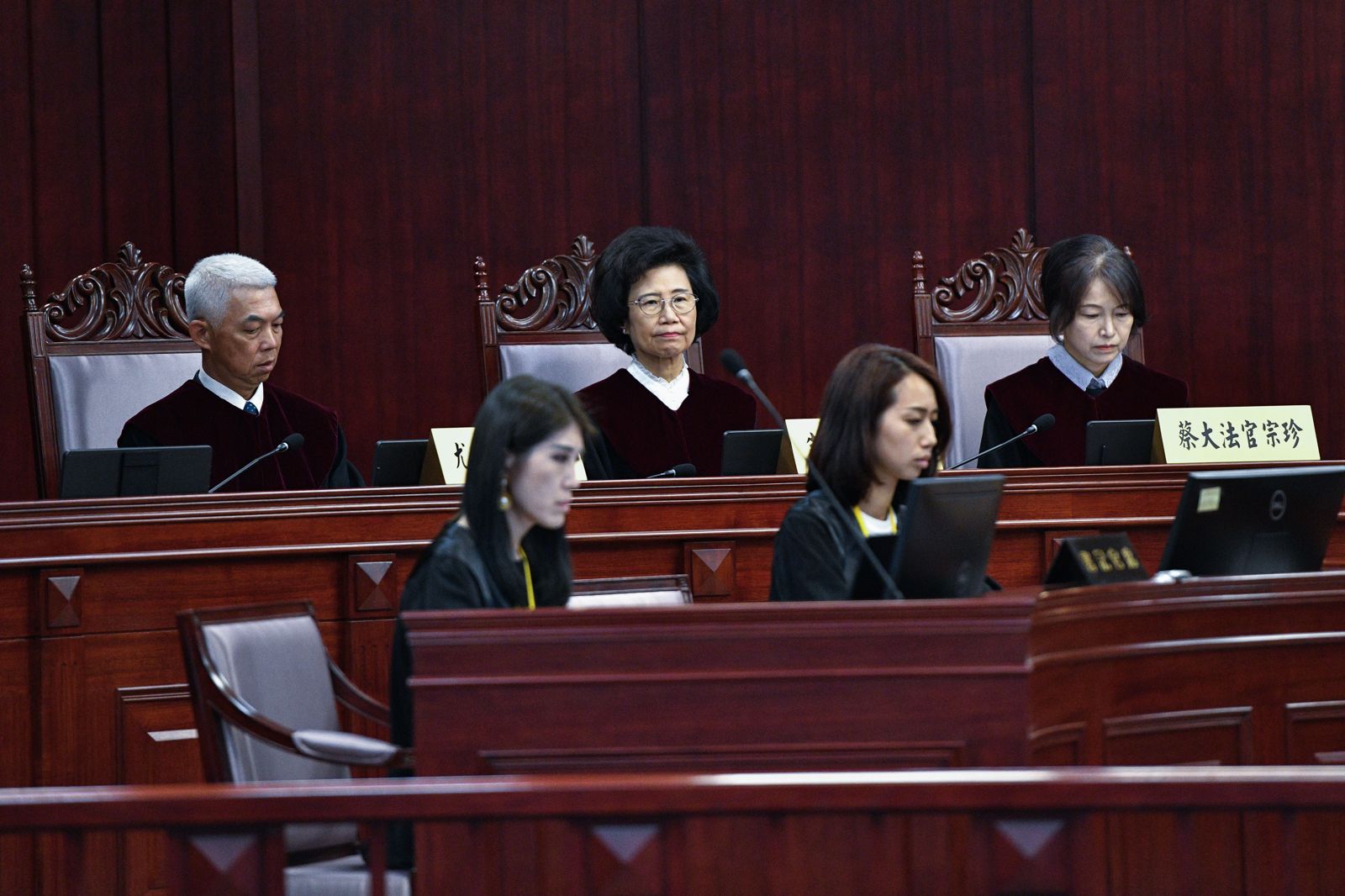 圖上左起依序為尤伯祥、朱富美與蔡宗珍。李智為攝影