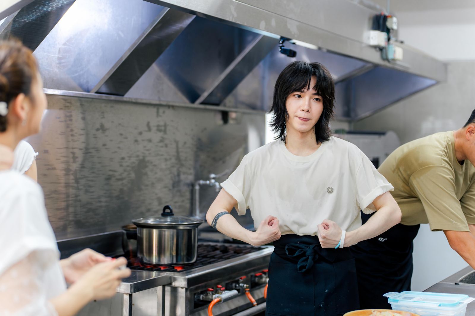 持修擔任小幫手。好看娛樂提供