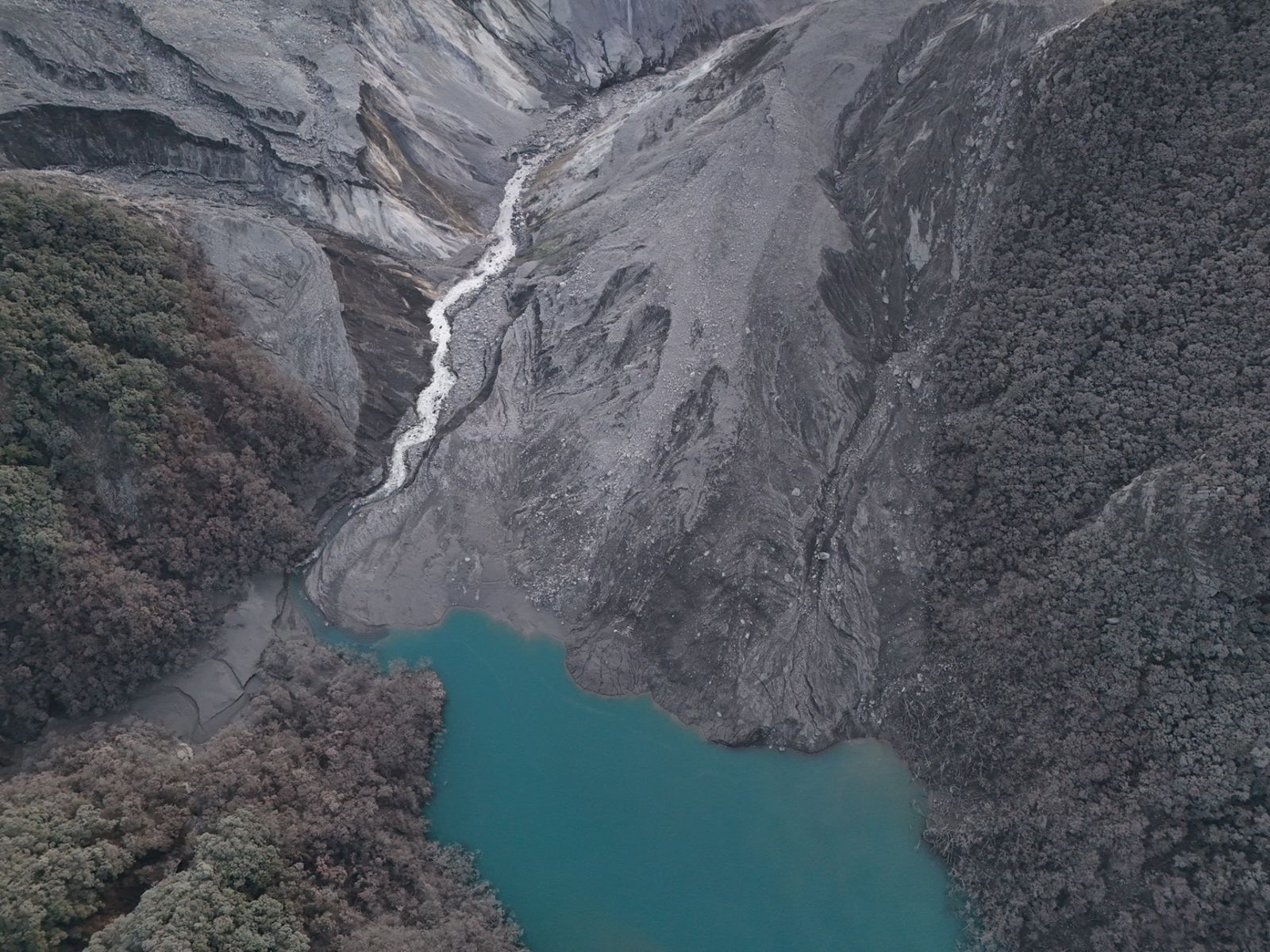 快訊／光復災區傳農藥外洩！異味濃烈1人送醫　環境部急封現場防擴散