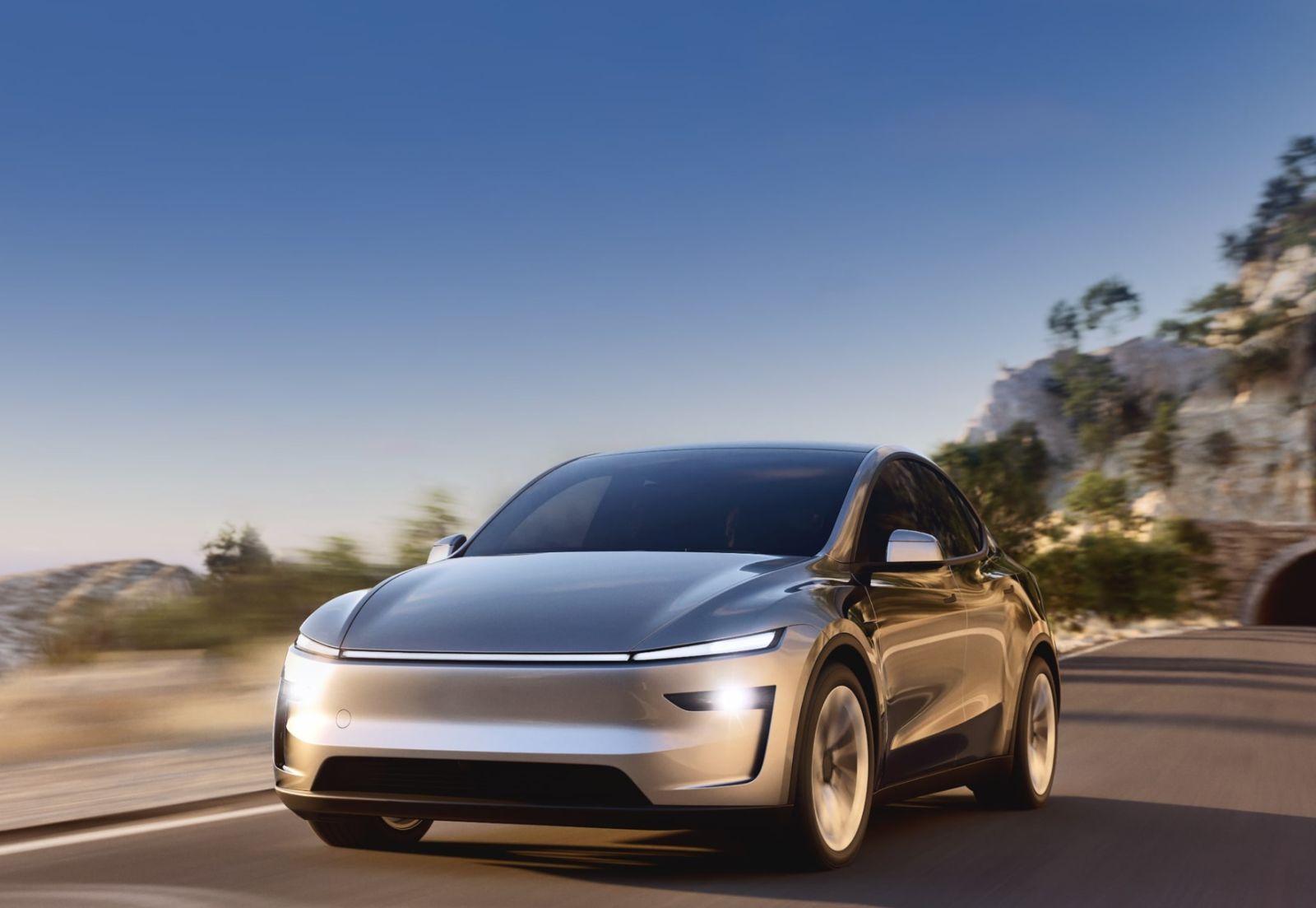 出口產業受到美國關稅、美元走貶降低獲利,但進口原料、貨物則會因為台幣升值受惠。台美貿易談判,預料進口關稅將降,國人買美製車將變便宜。圖/Tesla