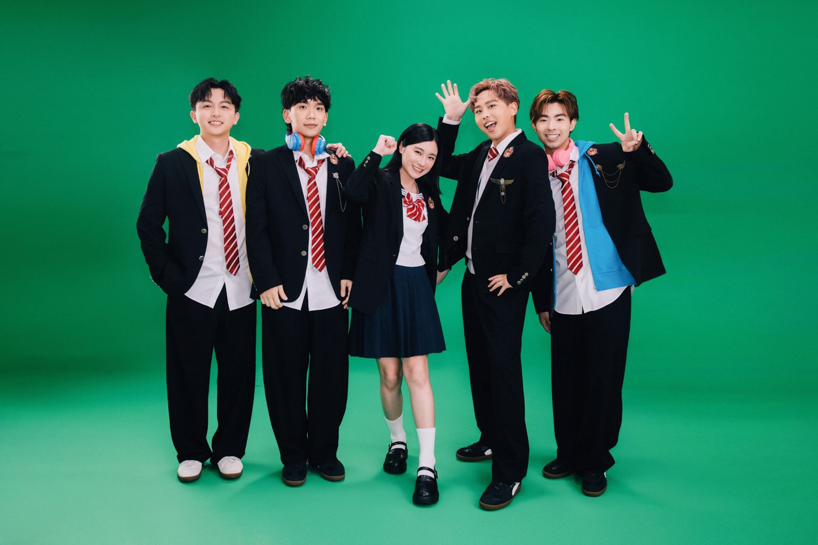 理想混蛋的新歌〈萬事大吉〉MV邀葉曉霏擔綱女主角。何樂音樂提供