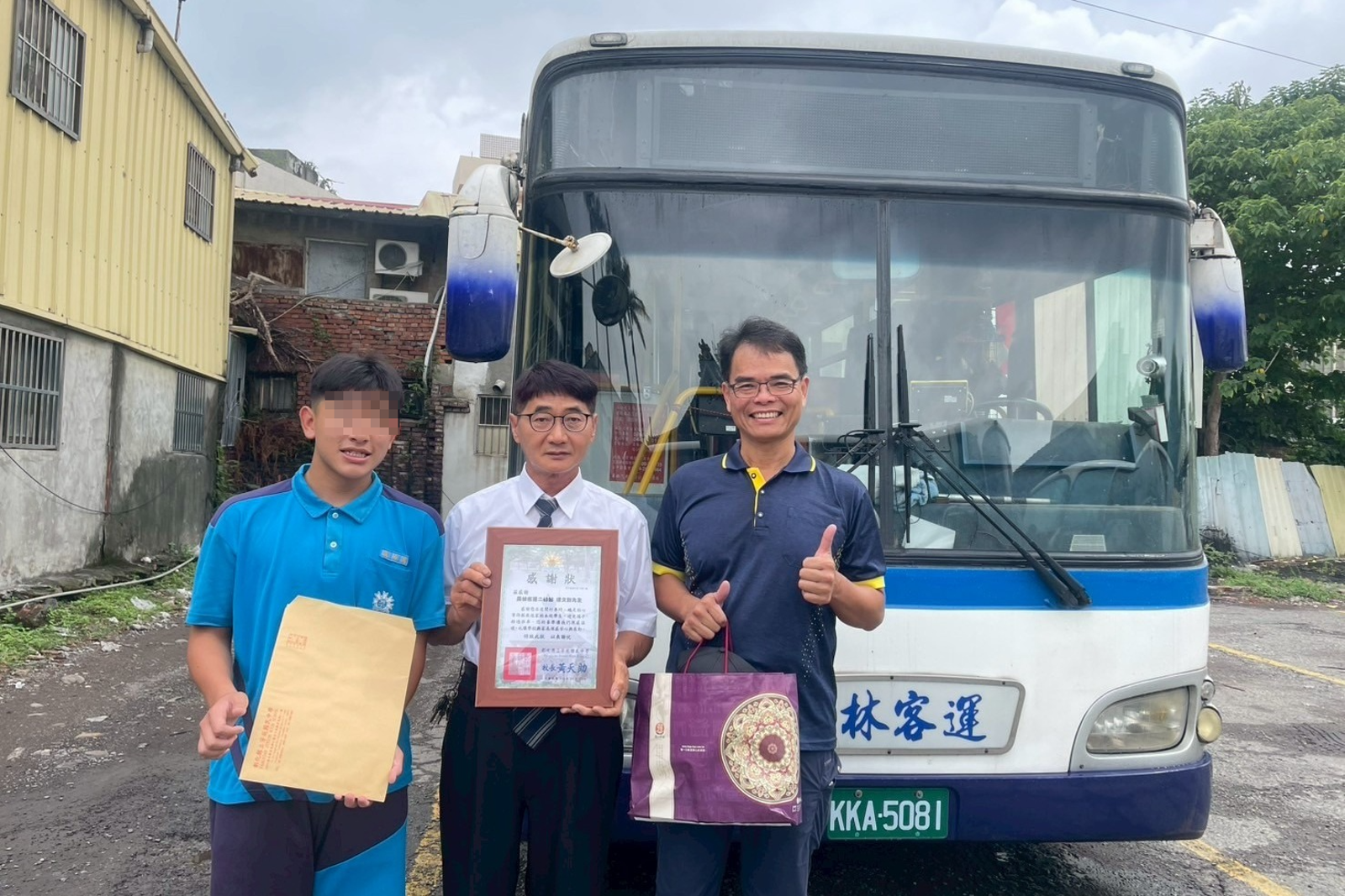 有洋蔥!彰化司機每晚等國三生「晚自習結束」 只為平安送他回家