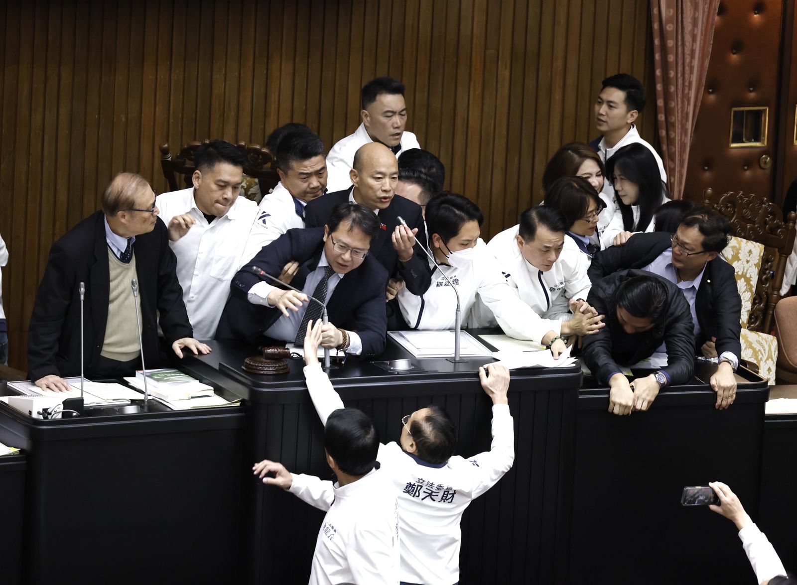 陳嘉宏專欄:立法院吵吵鬧鬧對韓國瑜沒好處