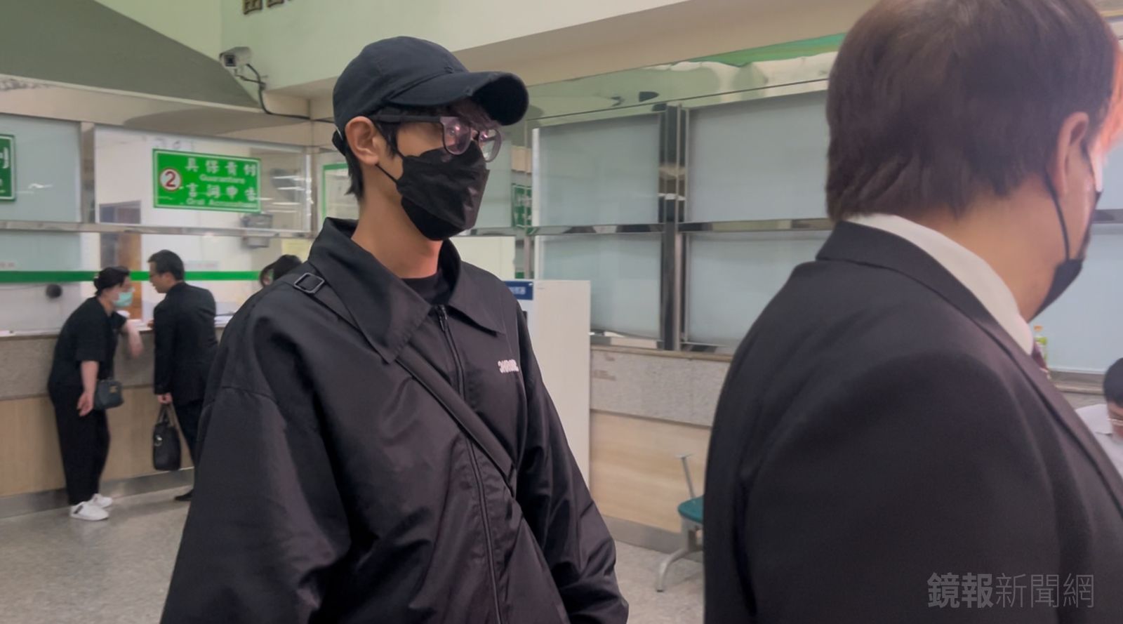 檢察官諭令陳向熙28萬元交保。呂健豪攝