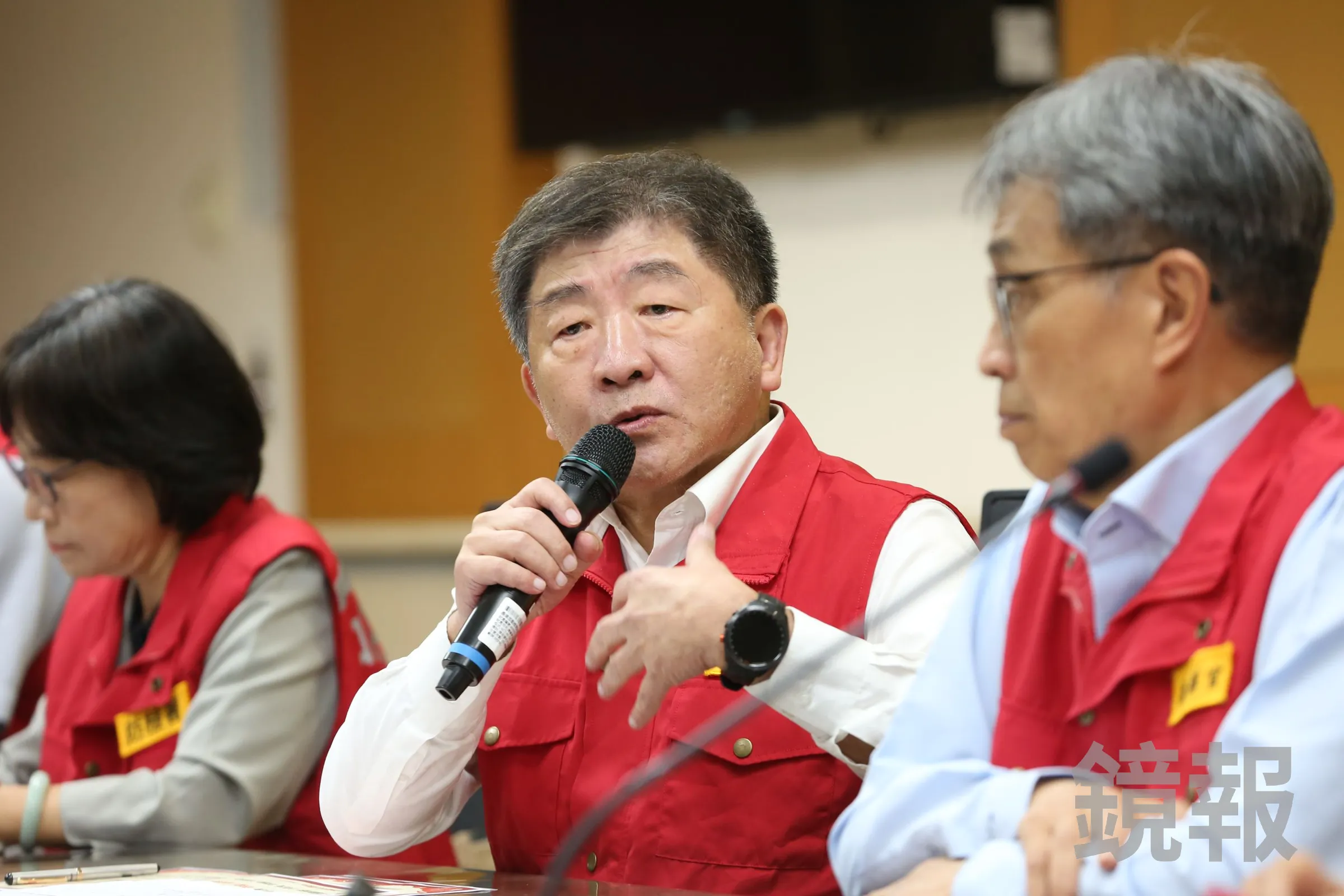 慈濟BNT疫苗案遭詐10.6億!4年前藍白發言被挖出「全打臉」 他嘆:陳時中說對了